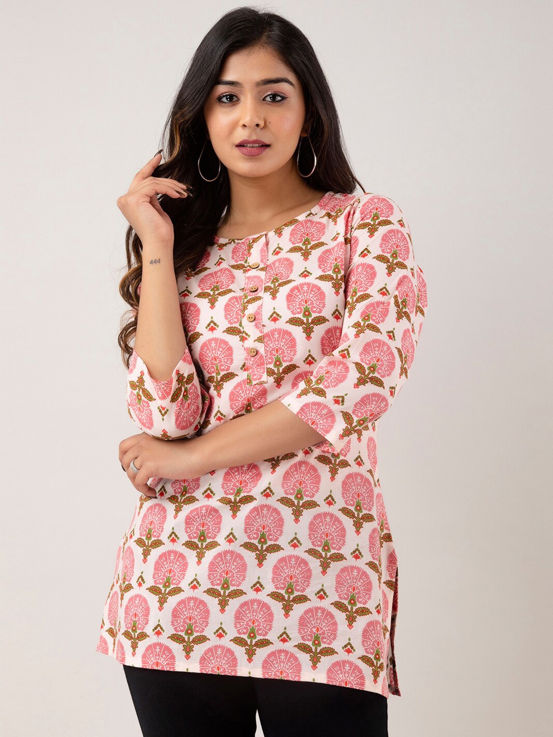 

FERANOID Floral Printed Short Straight Cotton Kurti, Pink