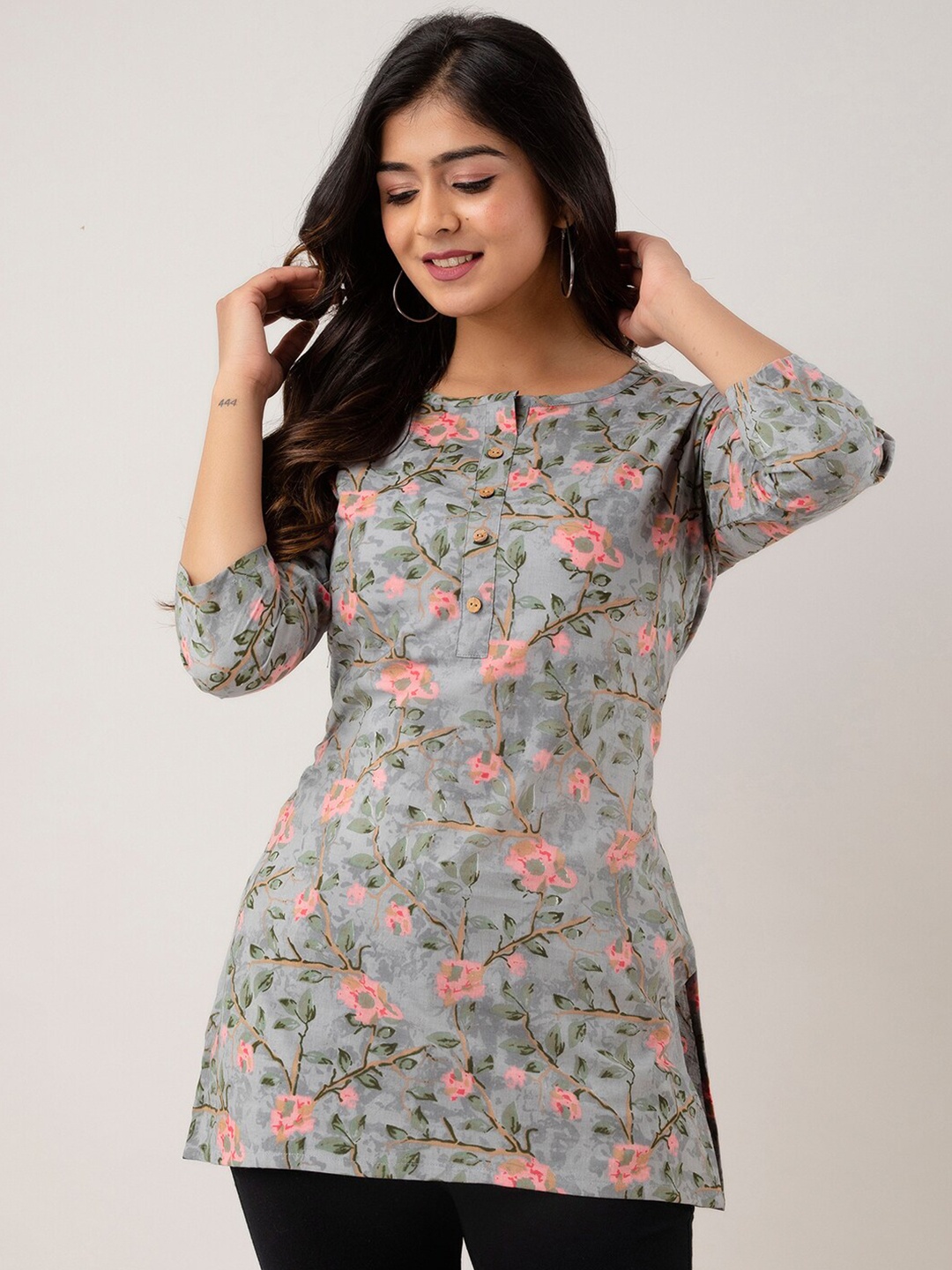 

FERANOID Floral Printed Pure Cotton Kurti, Grey