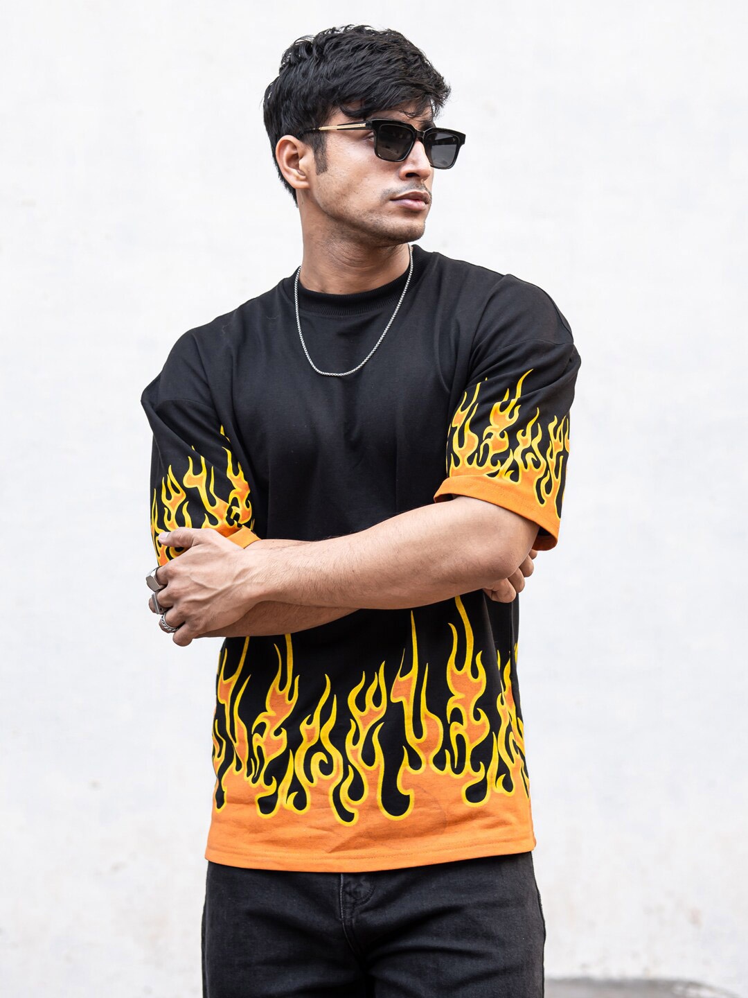 

Powerlook Men Black Printed Raw Edge Oversize T-shirt