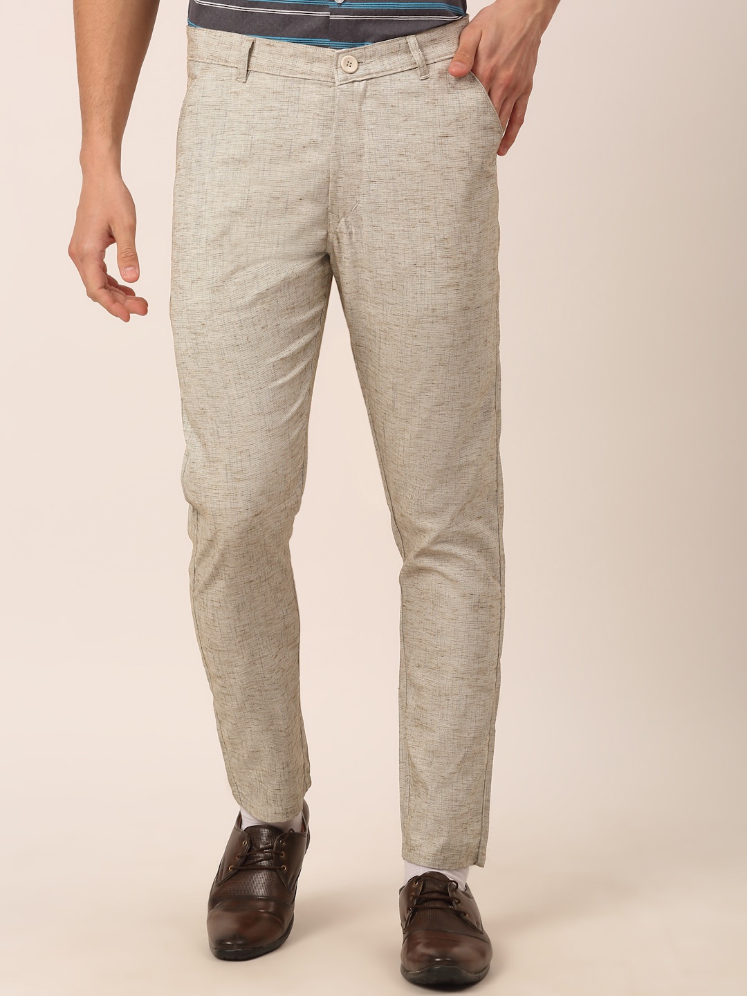 

JAINISH Men Textured Relaxed Tapered Fit Easy Wash Pure Cotton Trousers, Beige