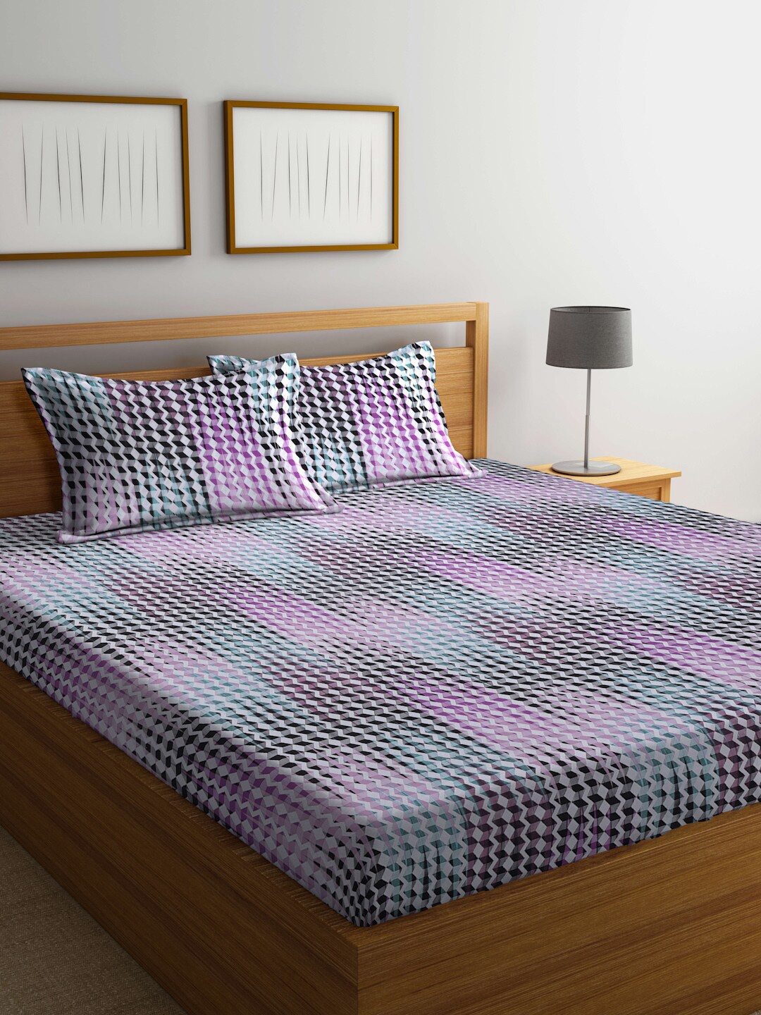 

BOMBAY DYEING Florentine Pink & White Geometric 144 TC Flat King Bedsheet & Pillow Covers
