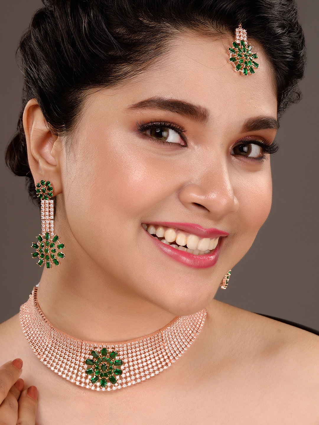 

Saraf RS Jewellery Rose Gold-Plated AD-Studded Necklace and Earrings & With Maang Tika, Green