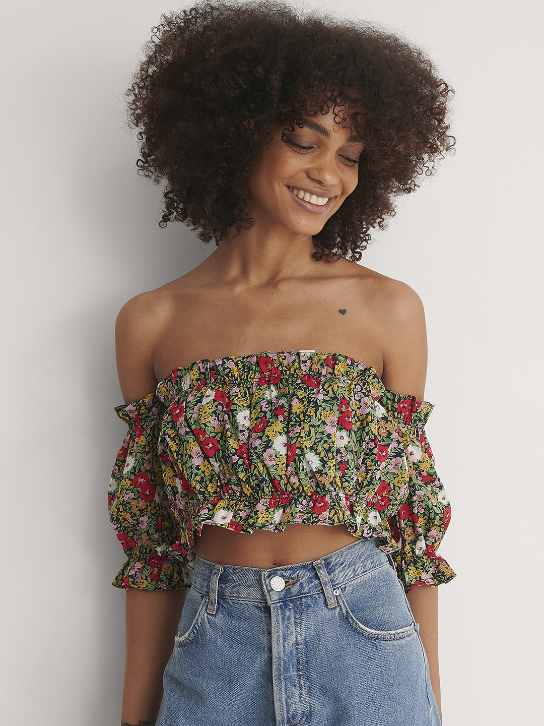 

NA-KD Olive Green & Red Floral Print Off-Shoulder Puff Sleeve Bardot Crop Top