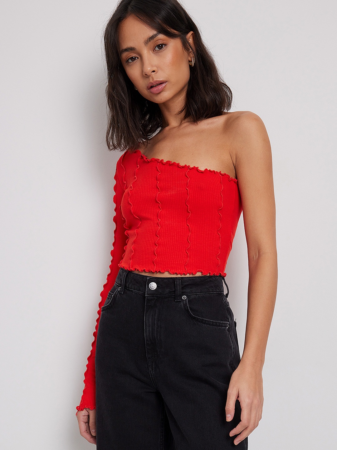 

NA-KD One Shoulder Lettuce Edges Crop Top, Red