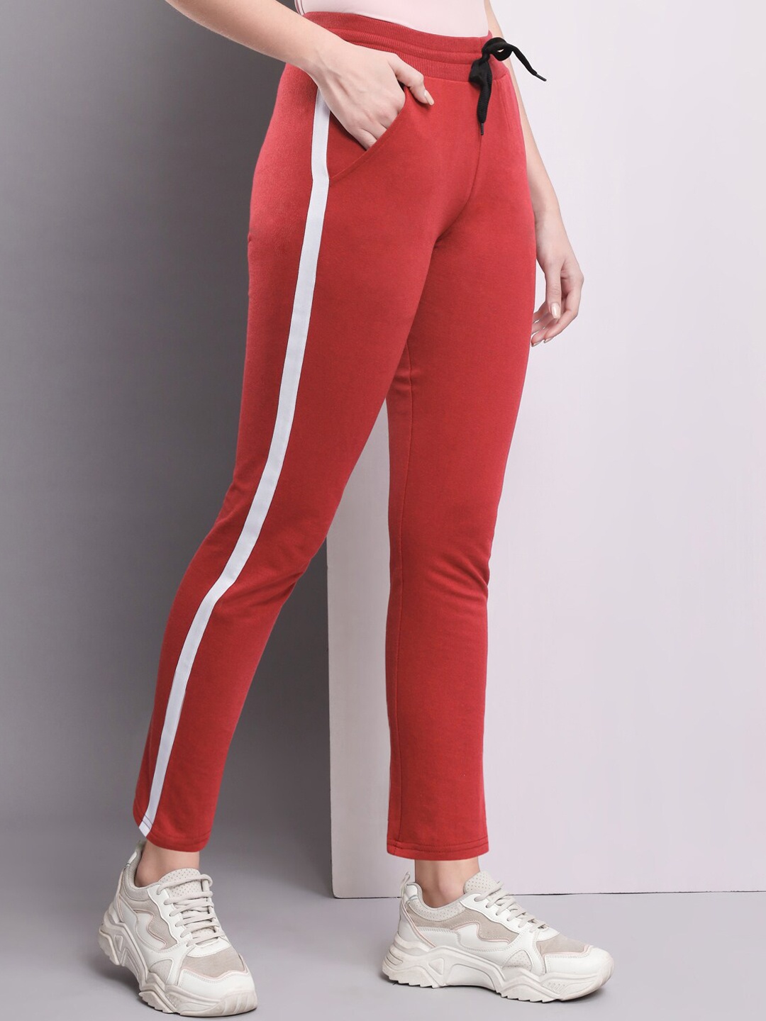 

Q-rious Women Pure Cotton Side Striped Training Track Pants, Maroon