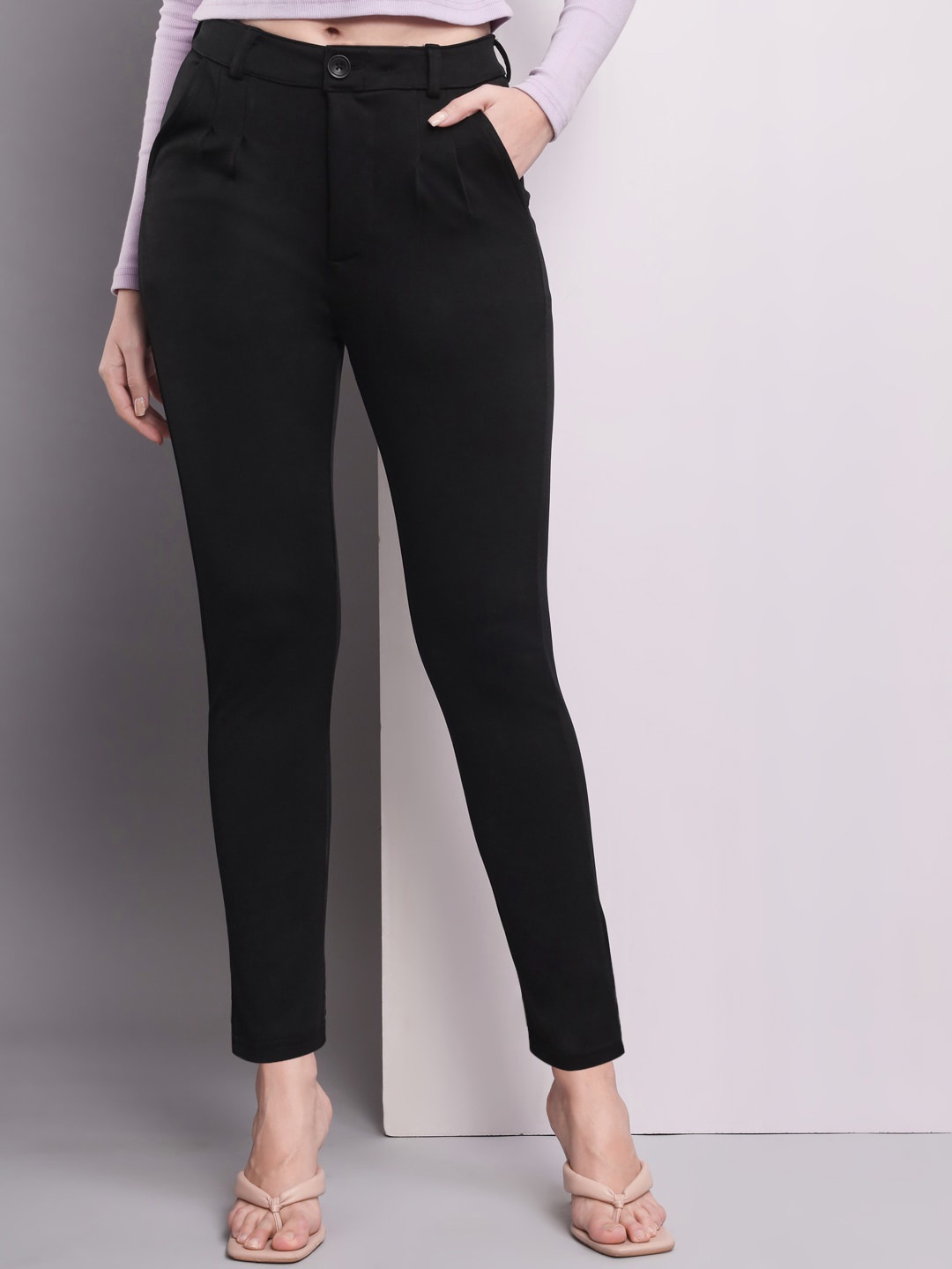 

Q-rious Women Mid-Rise Pleated Trousers, Black