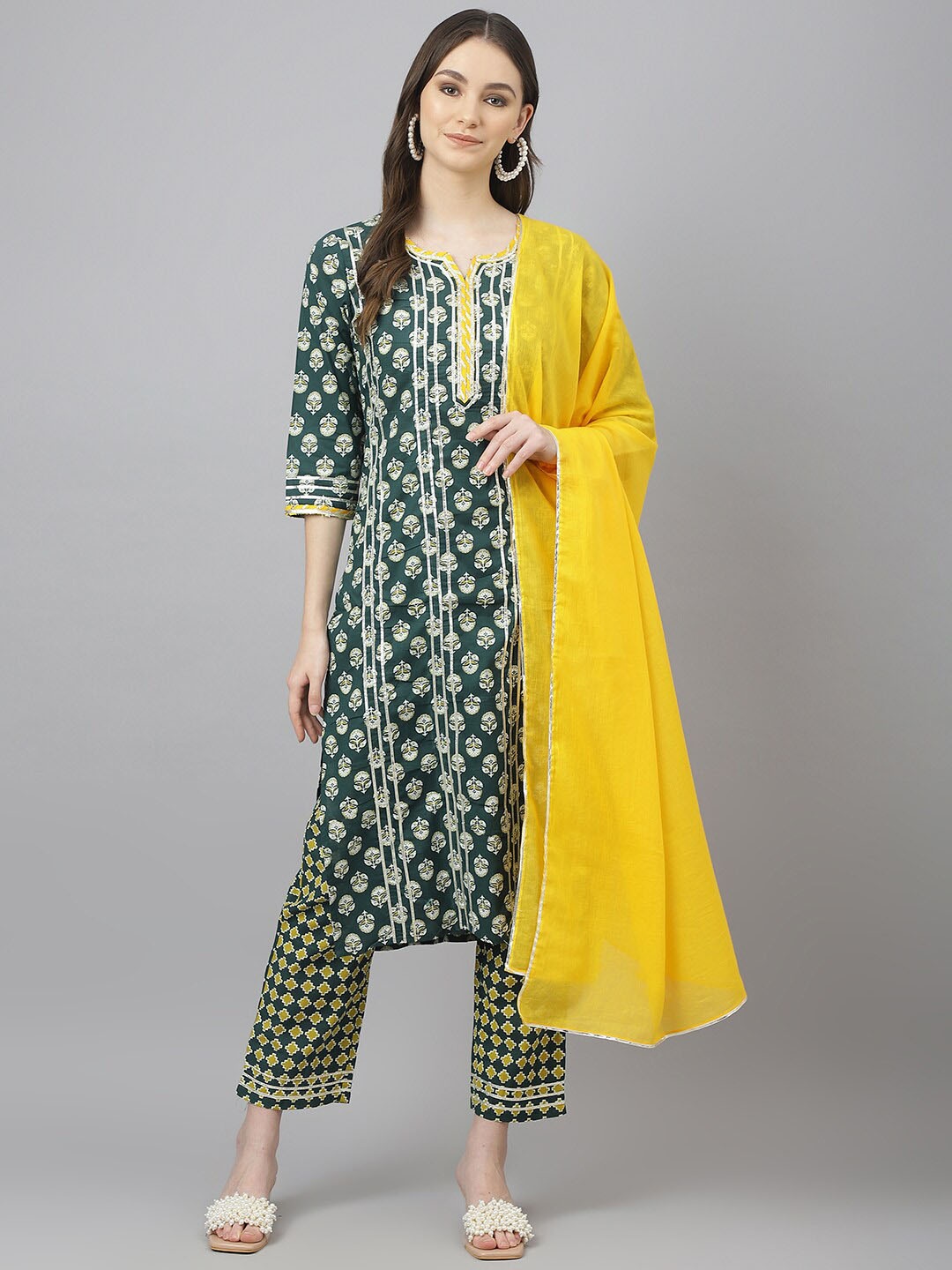 

JAIPUR ATTIRE Floral Printed Gotta Patti Pure Cotton Kurta With Trousers & Dupatta, Green