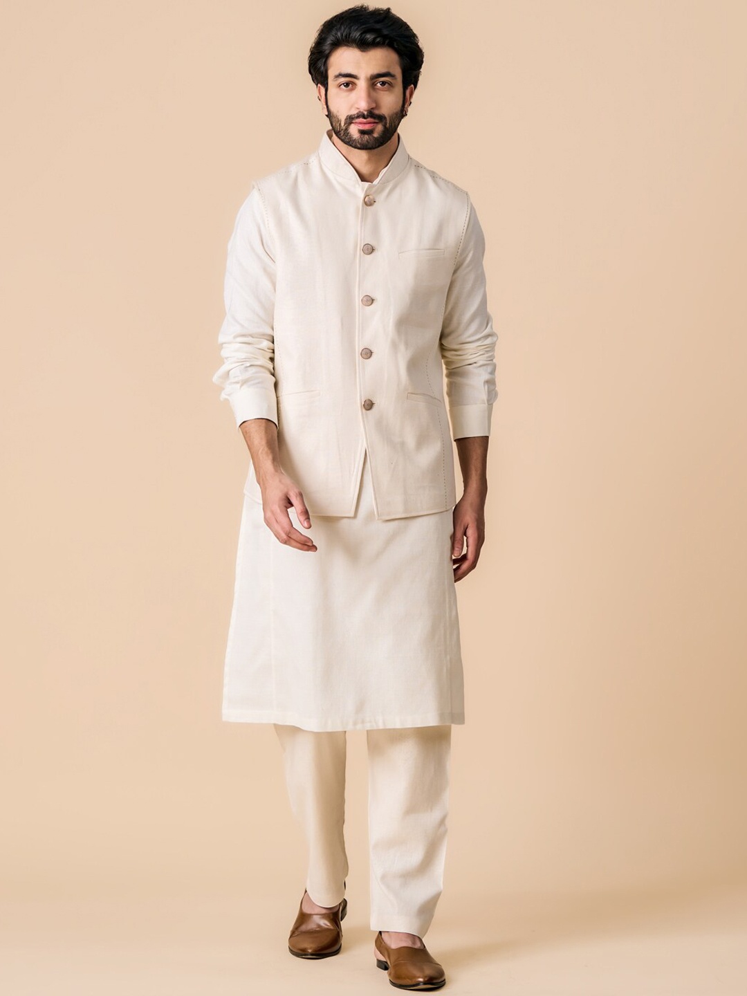 

Tasva Regular Linen Kurta With Pyjamas & Nehru Jacket, Off white
