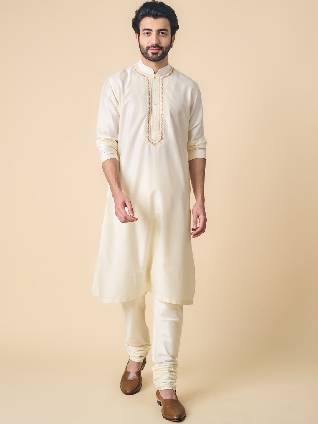 

Tasva Thread Work Straight Kurta with Churidar, Off white