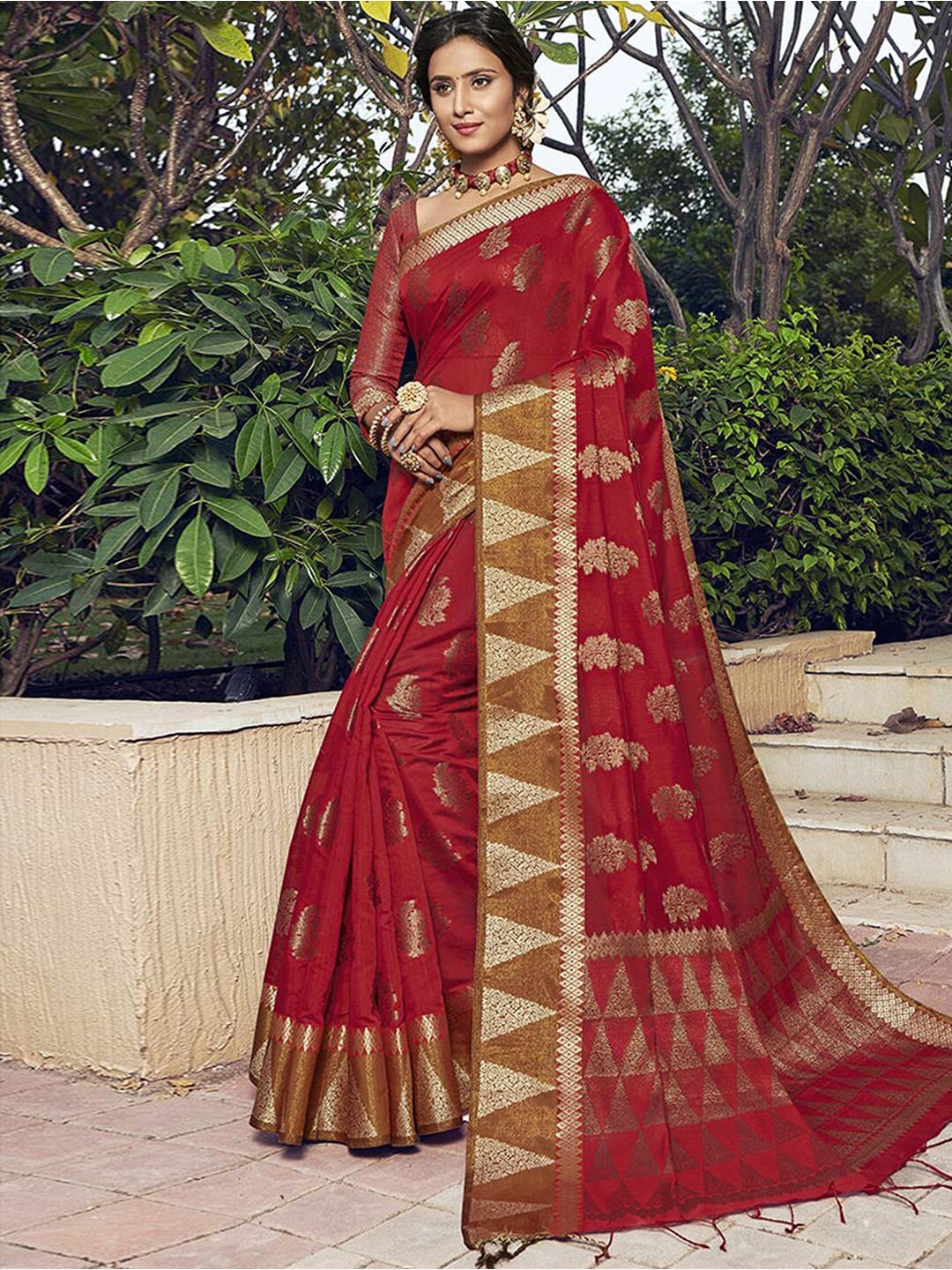 

Satrani Ethnic Motifs Woven Design Zari Banarasi Saree, Red