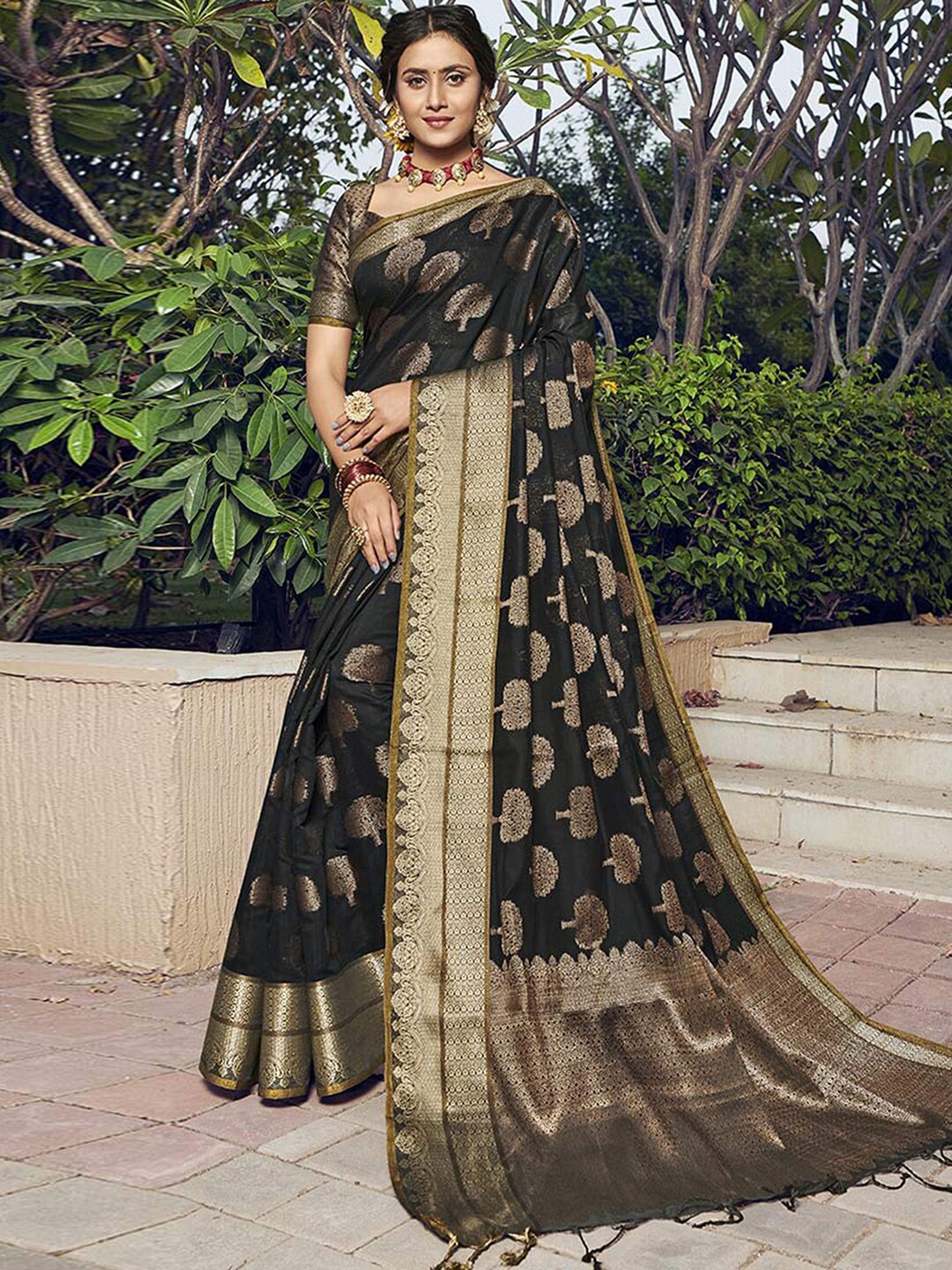 

Satrani Woven Design Zari Banarasi Saree, Black