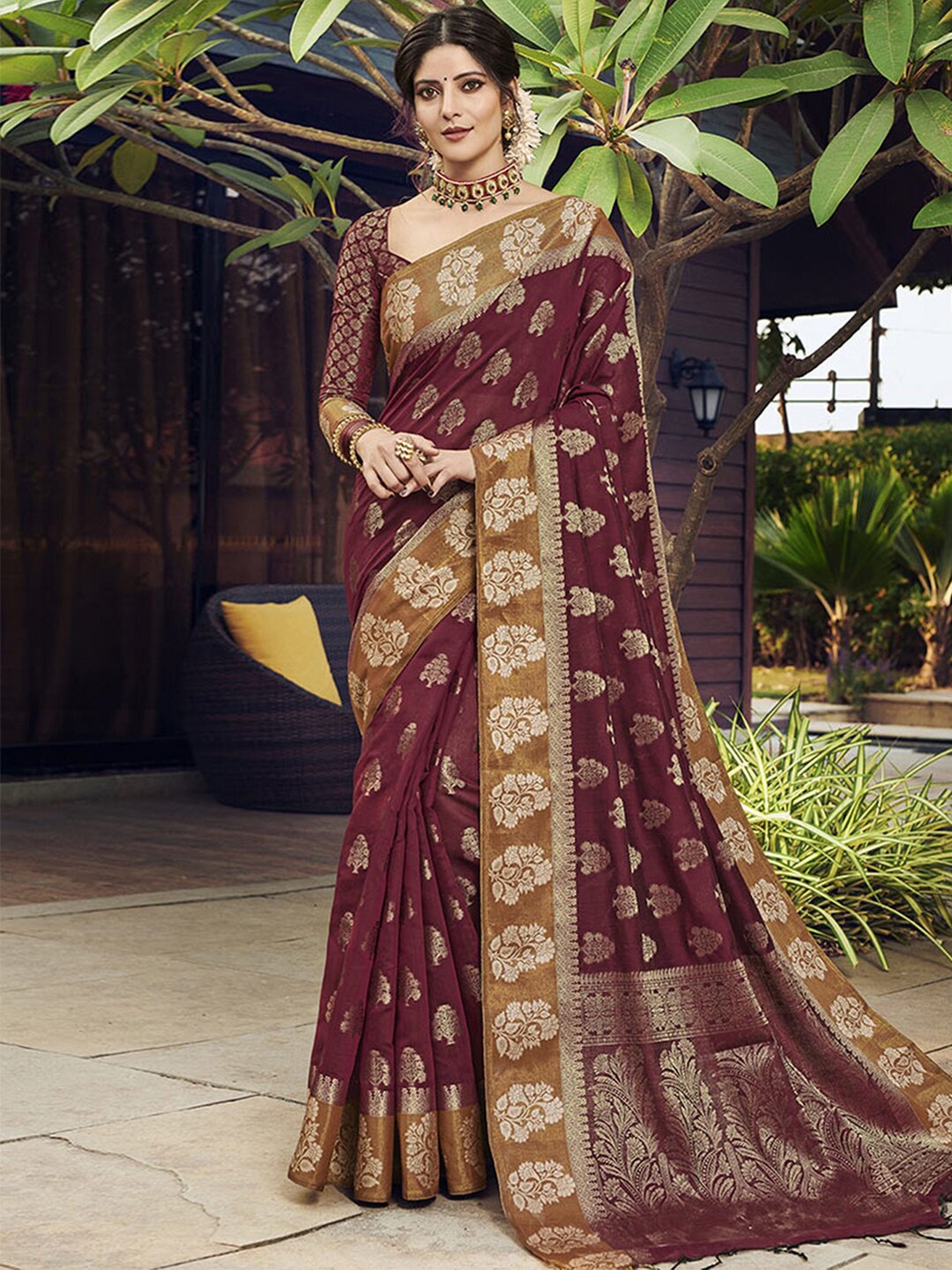 

Satrani Floral Woven Design Zari Banarasi Saree, Maroon