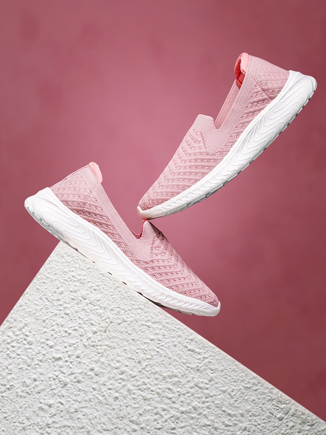 

HRX by Hrithik Roshan Women Woven Design Walking Shoes, Pink