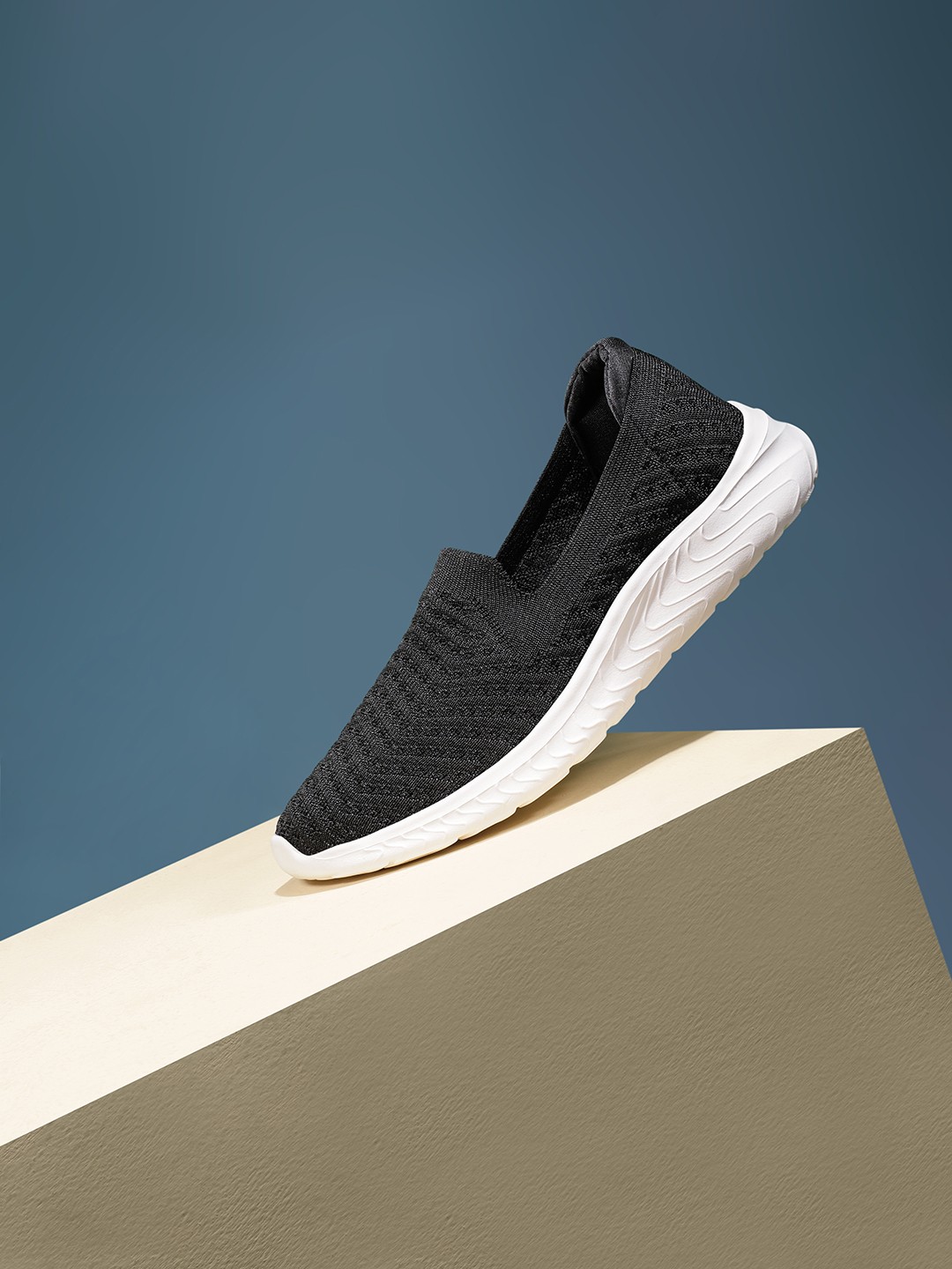 

HRX by Hrithik Roshan Women Woven Design Walking Shoes, Black