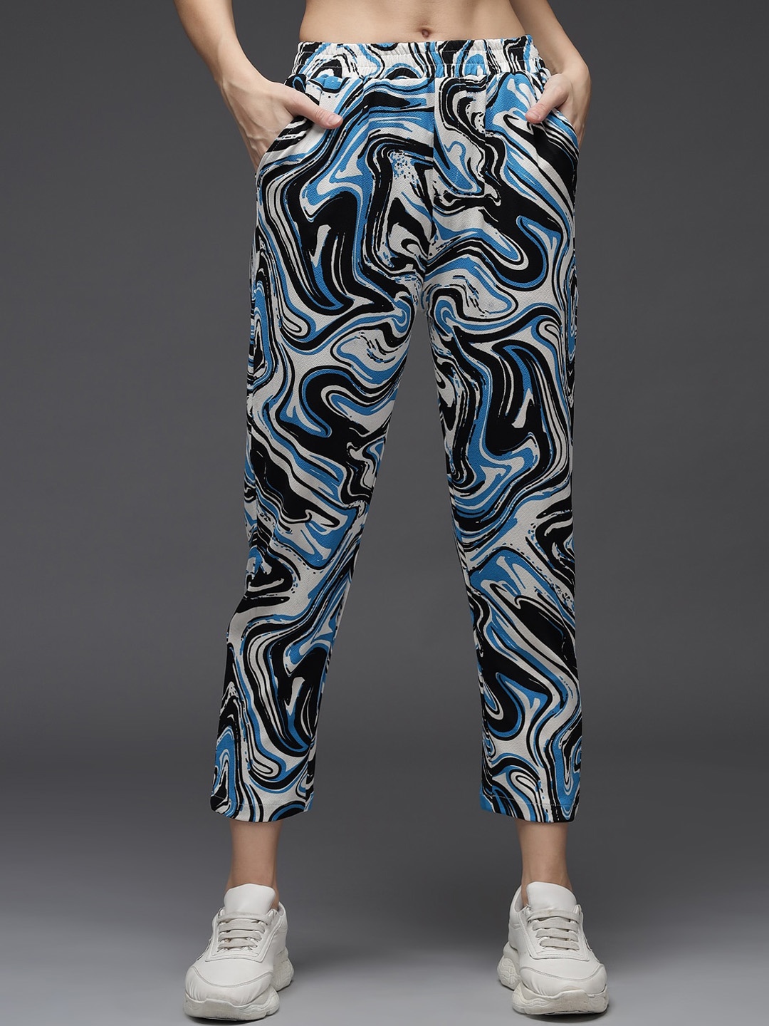 

Darzi Women Printed Smart Mid-Rise Trousers, Blue