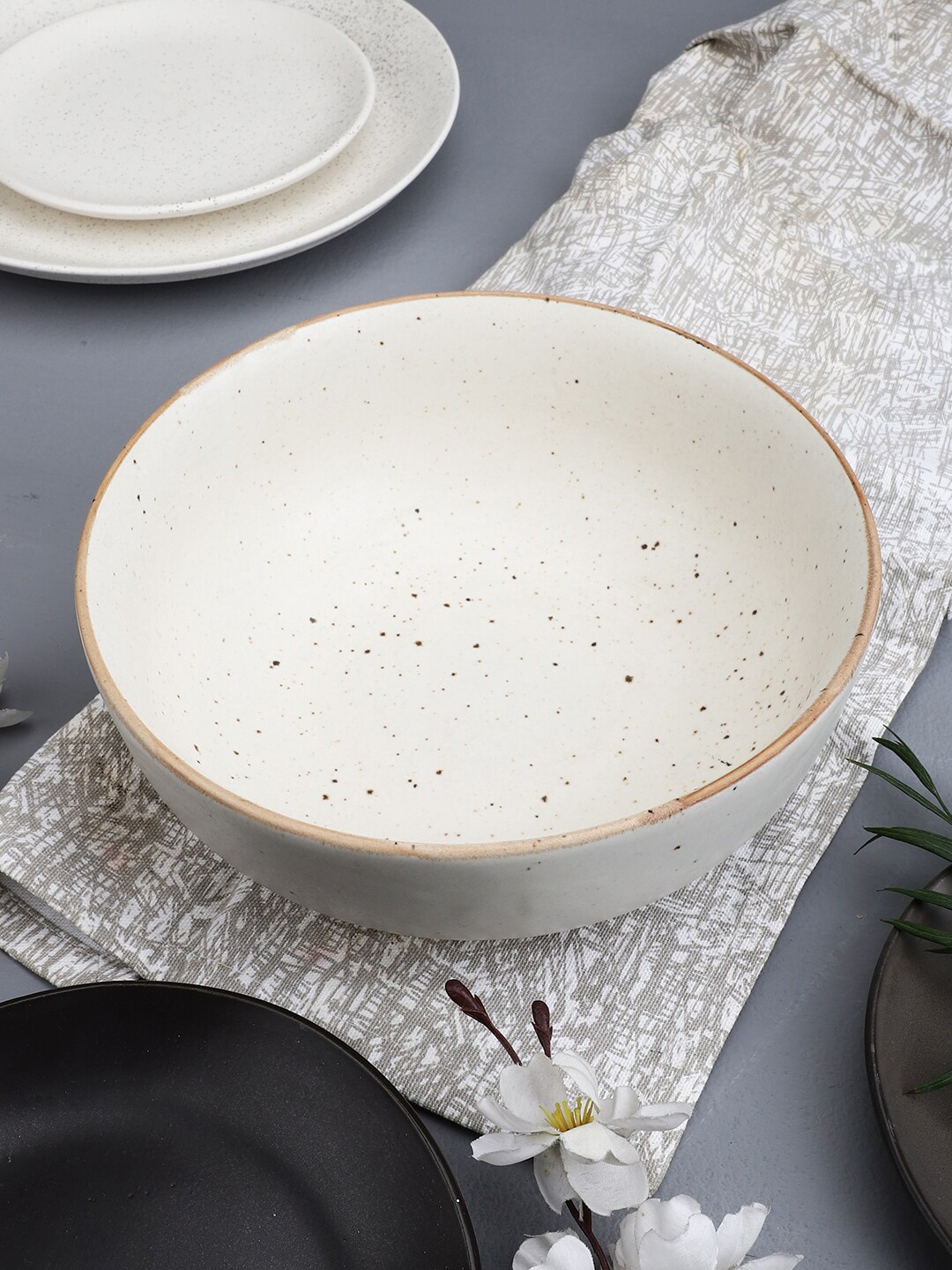 

MIAH Decor Cream-Coloured Handcrafted and Hand Painted Ceramic Matte Bowls