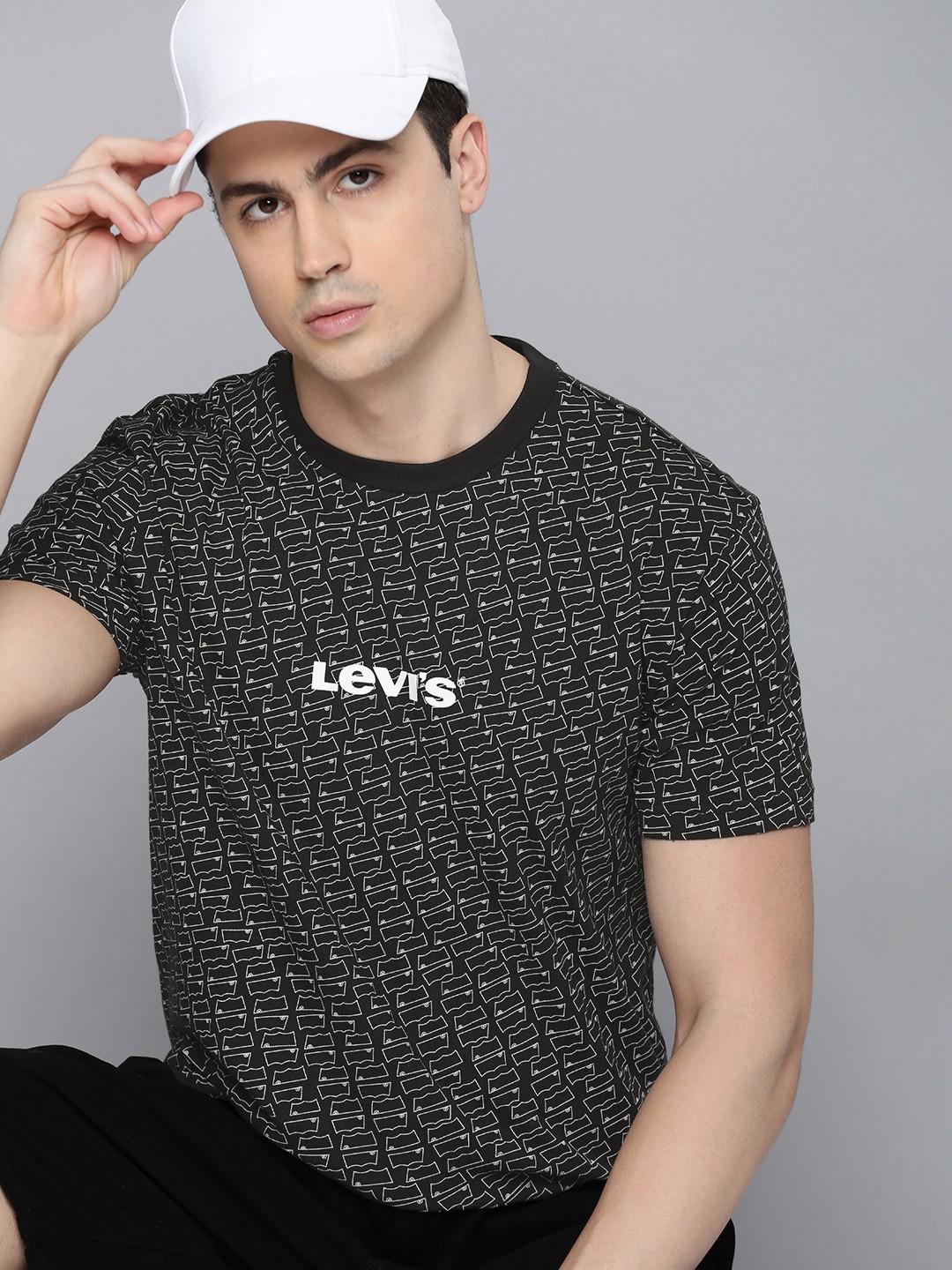 

Levis Men Pure Cotton Brand Logo Printed T-shirt, Black