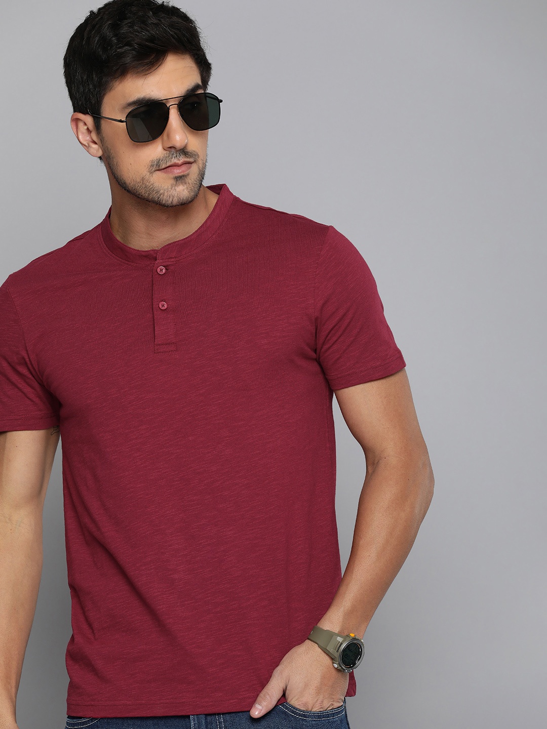 

Levis Henley Neck Pure Cotton T-shirt, Red