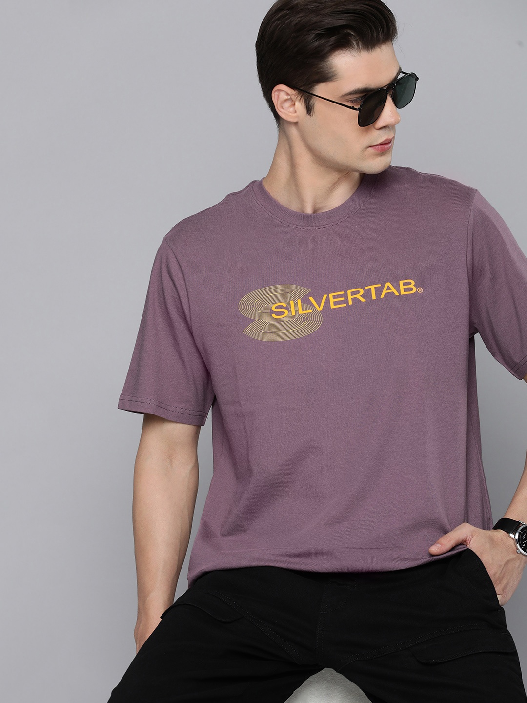 

Levis Men Pure Cotton Typography Printed T-shirt, Mauve