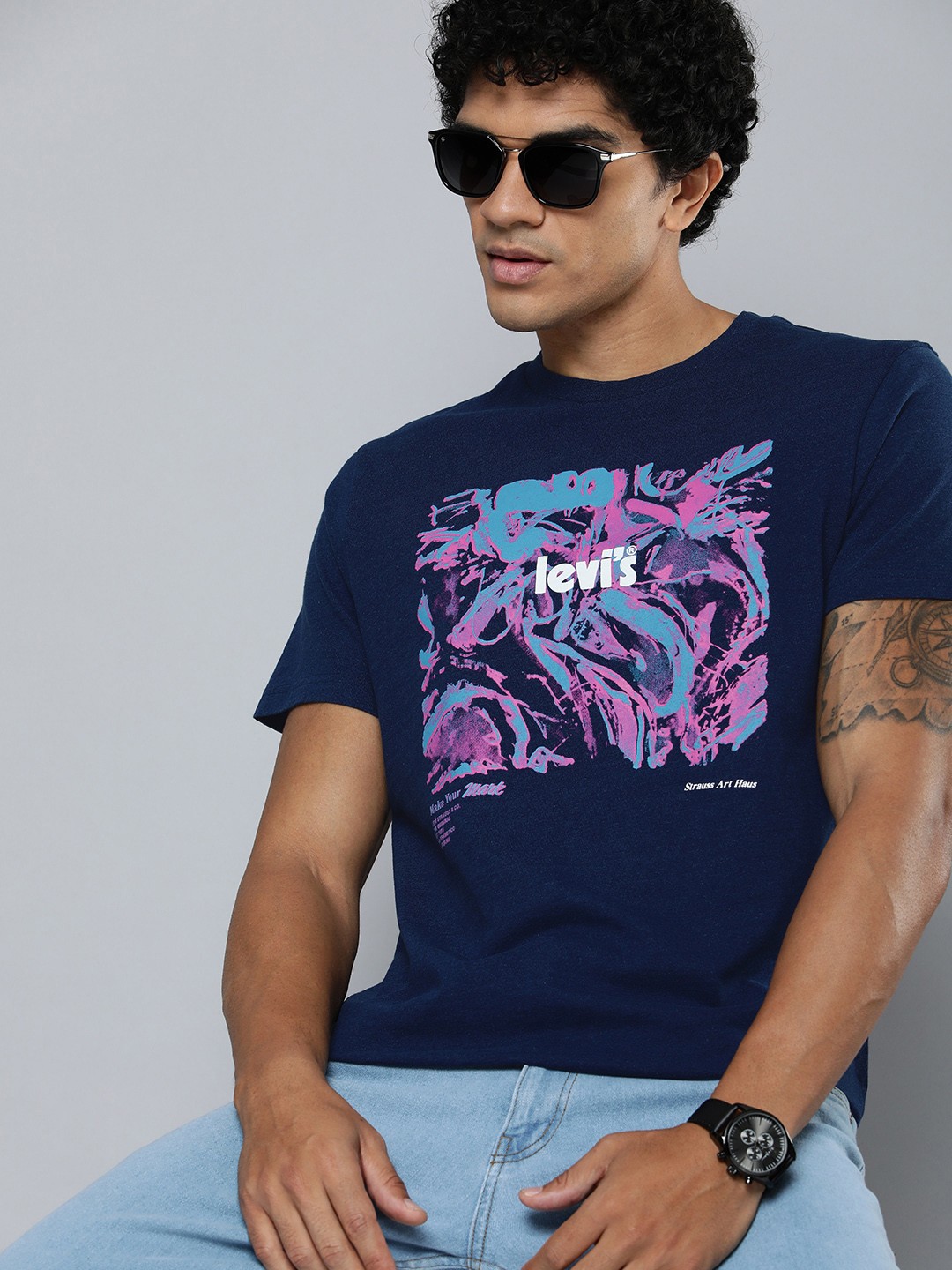 

Levis Men Pure Cotton Graphic Printed Round Neck T-shirt, Navy blue