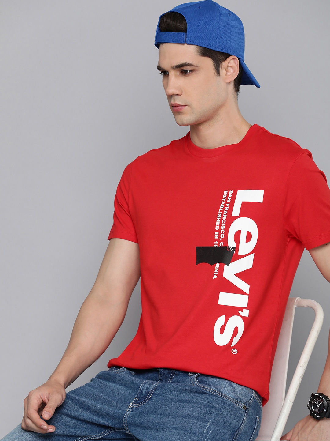 

Levis Men Pure Cotton Brand Logo Printed T-shirt, Red