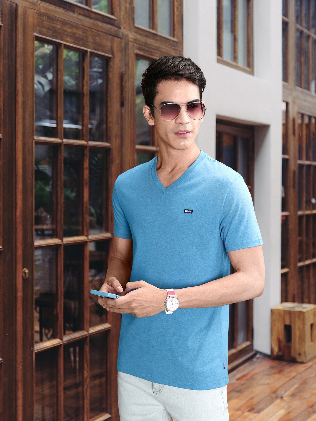 

Levis Men Solid V-Neck T-shirt With Applique Detail, Blue