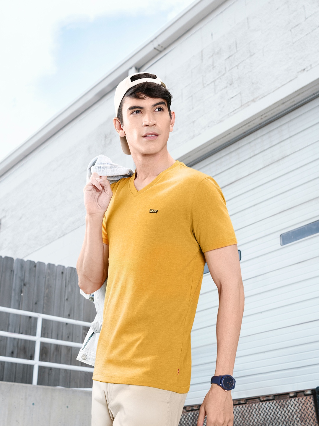 

Levis Solid V-Neck T-shirt, Mustard