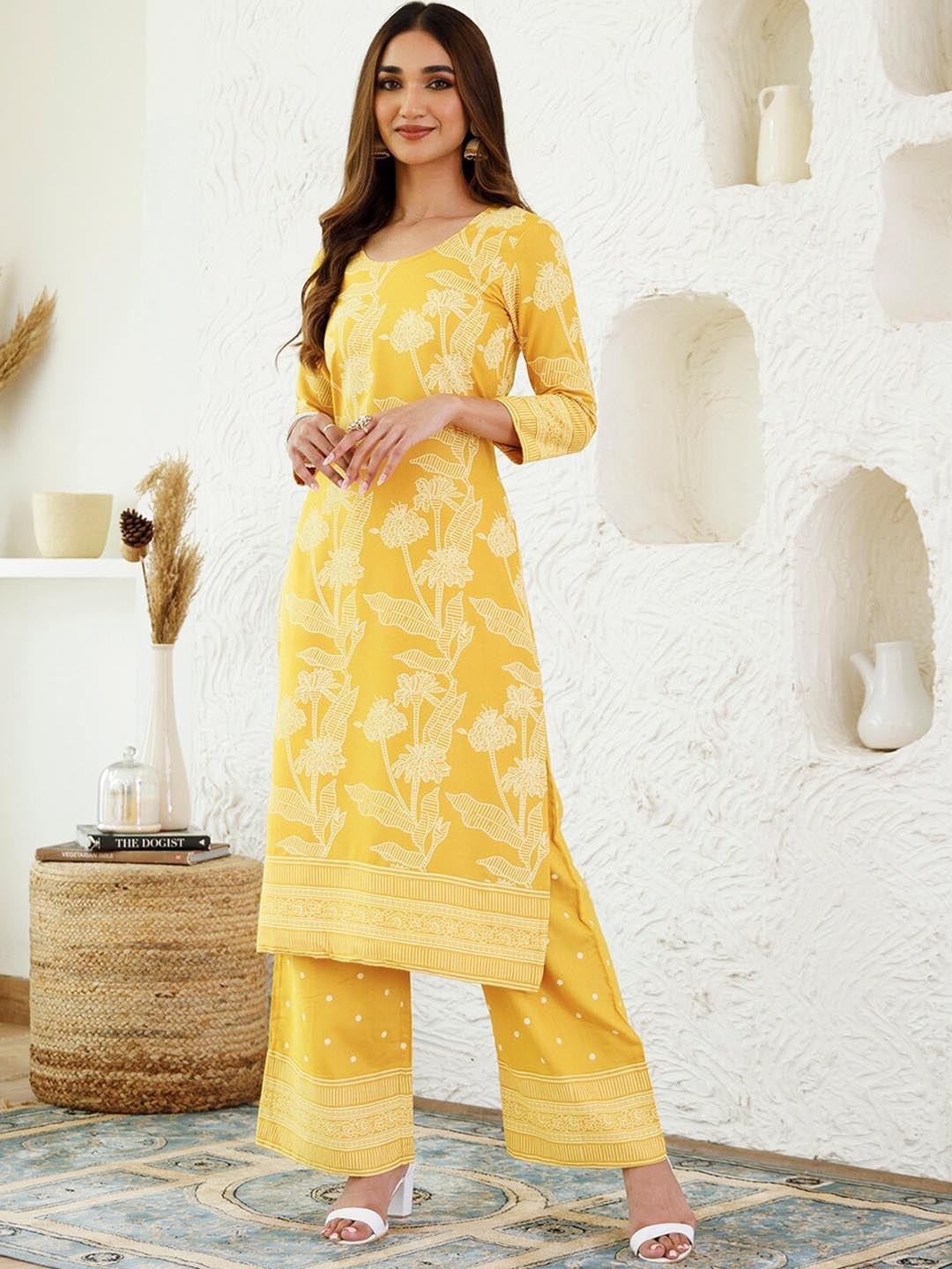 

Rustorange Floral Printed Straight Kurta with Palazzos, Yellow