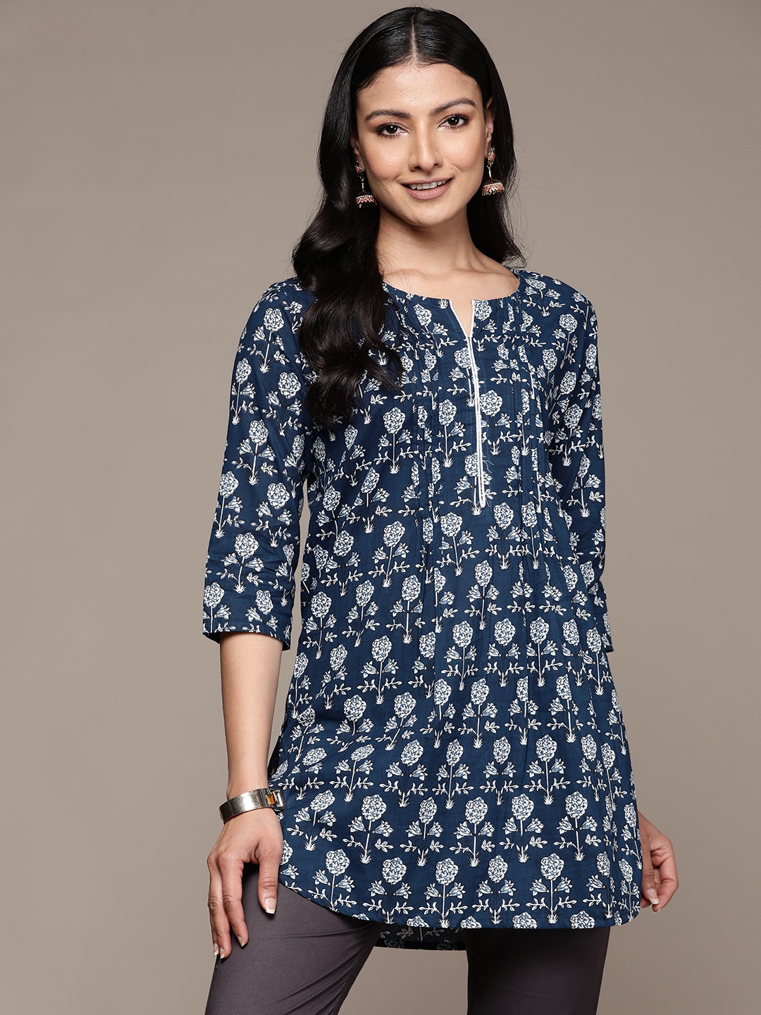 

Anubhutee Floral Printed Pure Cotton Kurti, Navy blue