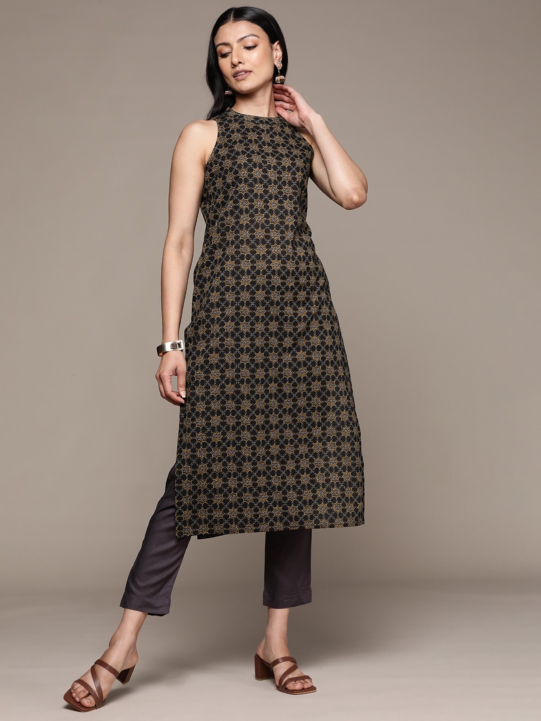 

Anubhutee Geometric Printed Pure Cotton Straight Kurta, Black