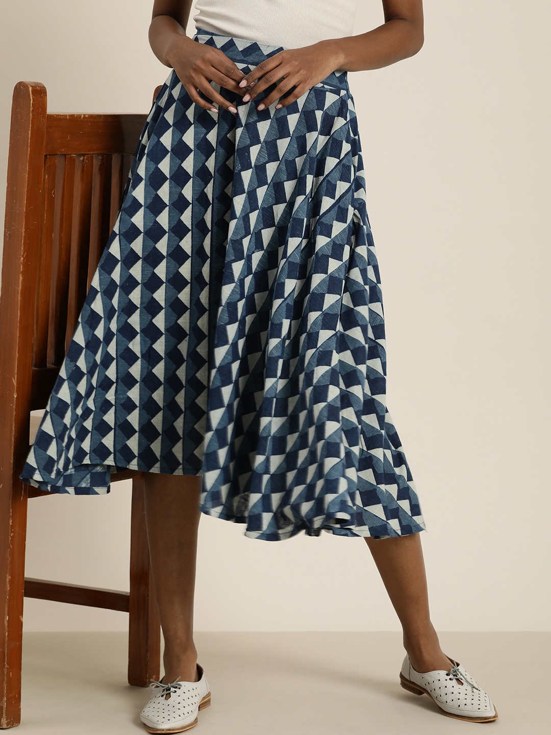 

Taavi Women Indigo Geometric Printed Pure Cotton A-Line Midi Skirt, Blue