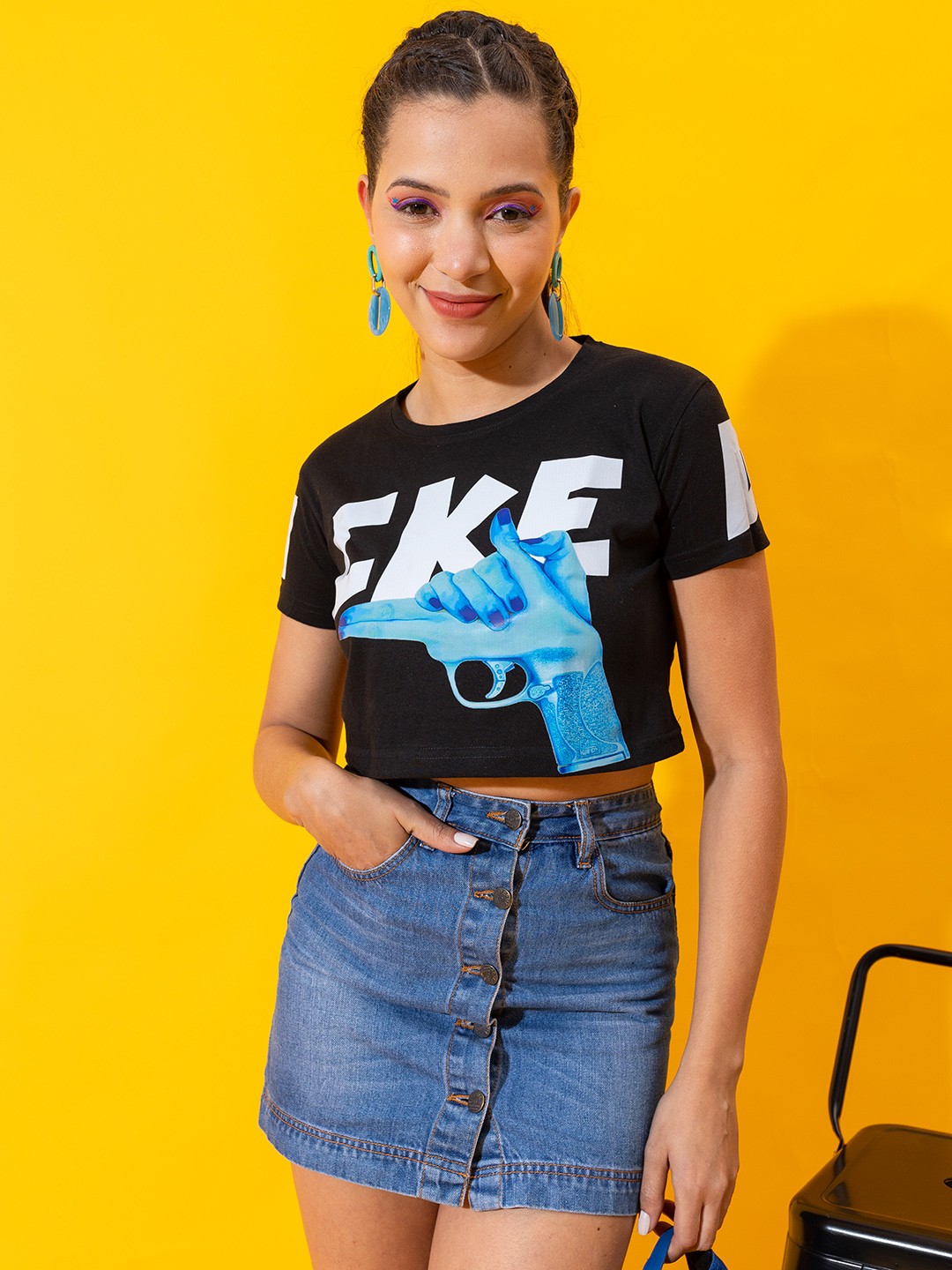 

Stylecast X Hersheinbox Black Graphic Printed Pure Cotton Crop Top