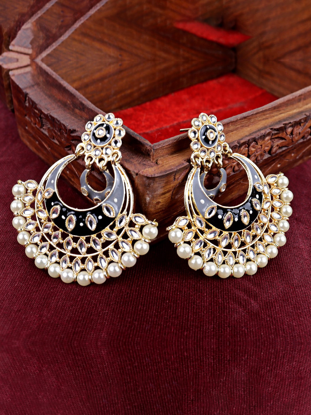 

VAGHBHATT Black Oval Chandbalis Earrings