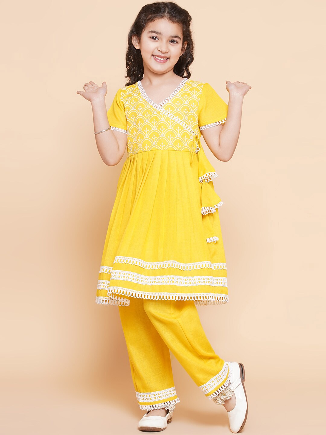 

Bitiya by Bhama Girls V-Neck Ethnic Motifs Embroidered Angrakha A-line Kurta With Trousers, Yellow