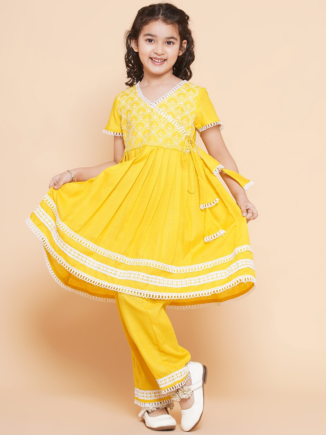 

Bitiya by Bhama Girls V-Neck Ethnic Motifs Embroidered Angrakha A-line Kurta With Trousers, Yellow