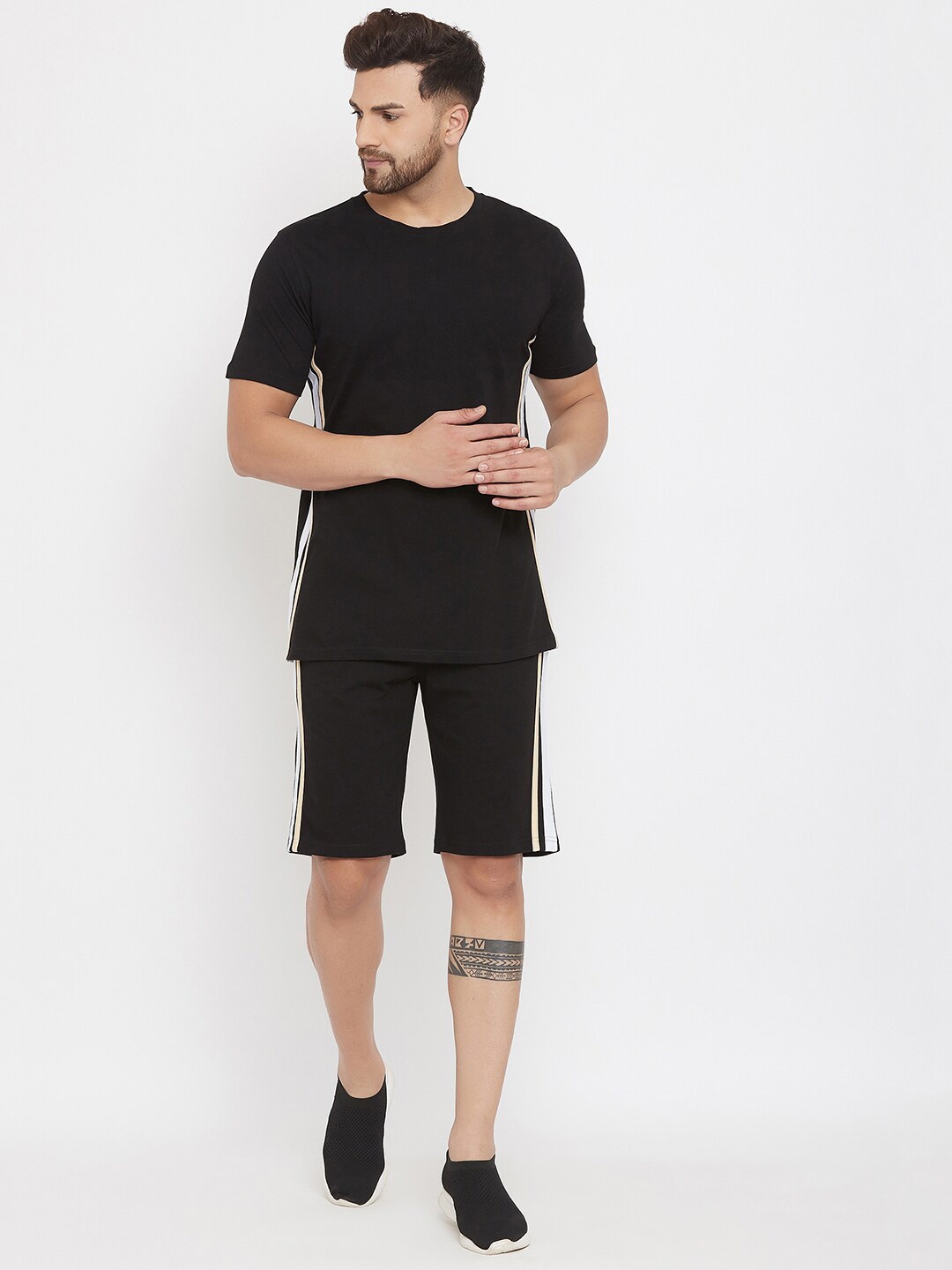 

CHILL WINSTON Side Striped Detail T-shirt with Shorts Co-Ords, Black