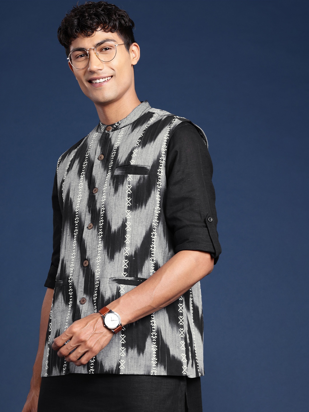 

Taavi Men Ikat Kurta With Trousers & Nehru Jacket, Black