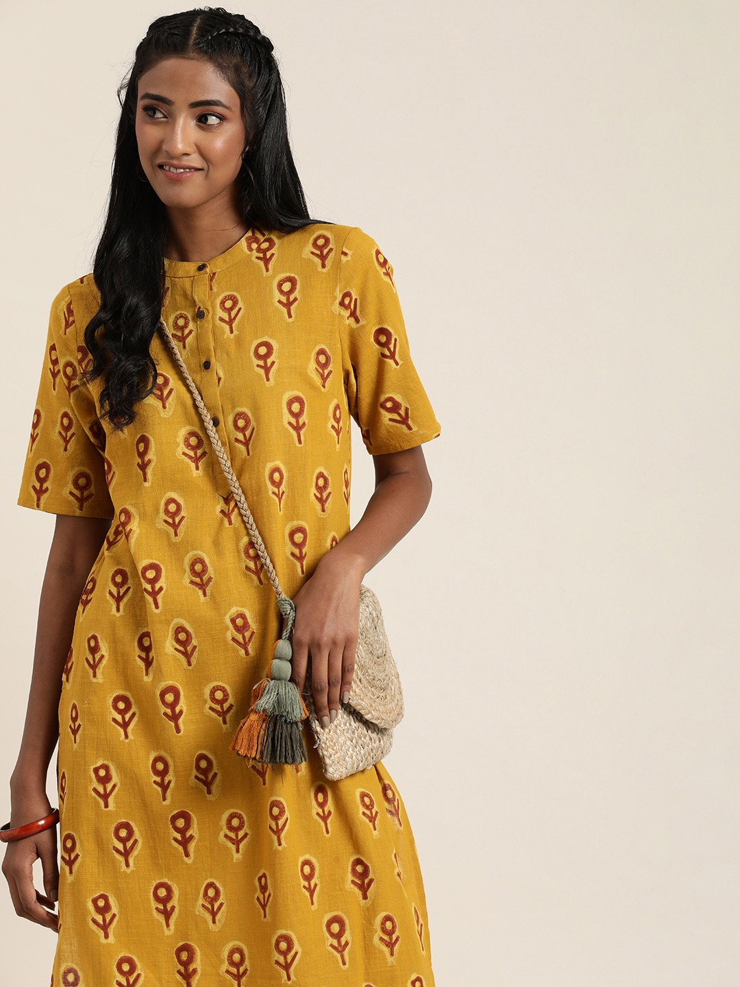 

Taavi Women Bagru Pure Cotton Geometric Printed Kurta, Mustard