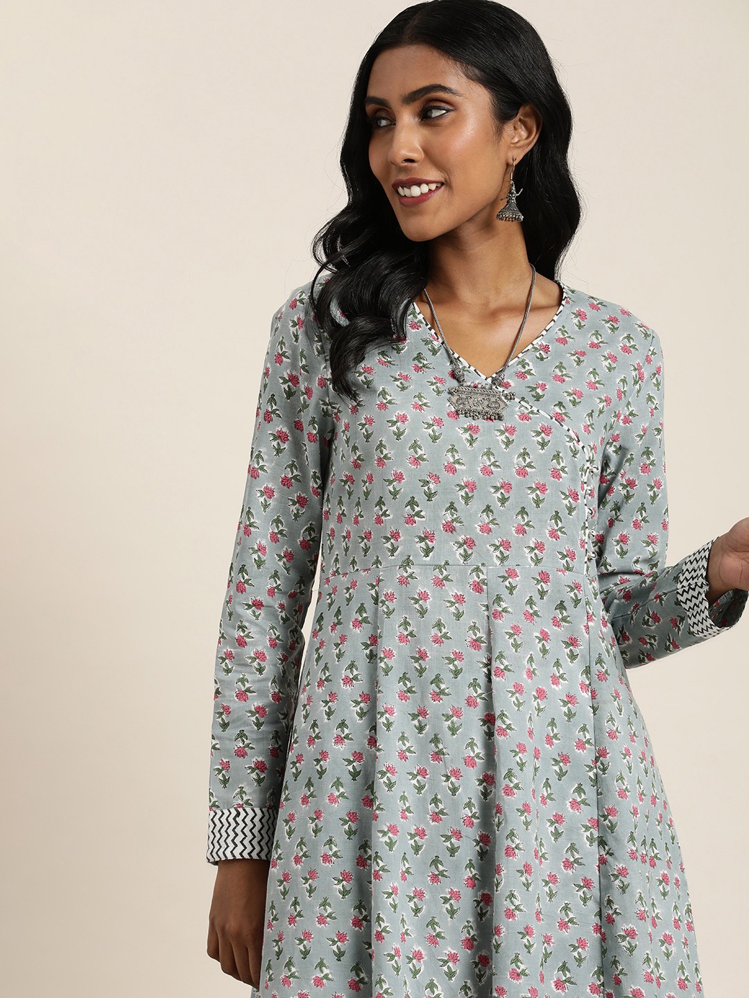 

Taavi Women Sanganeri Floral Printed Floral Kurta, Grey