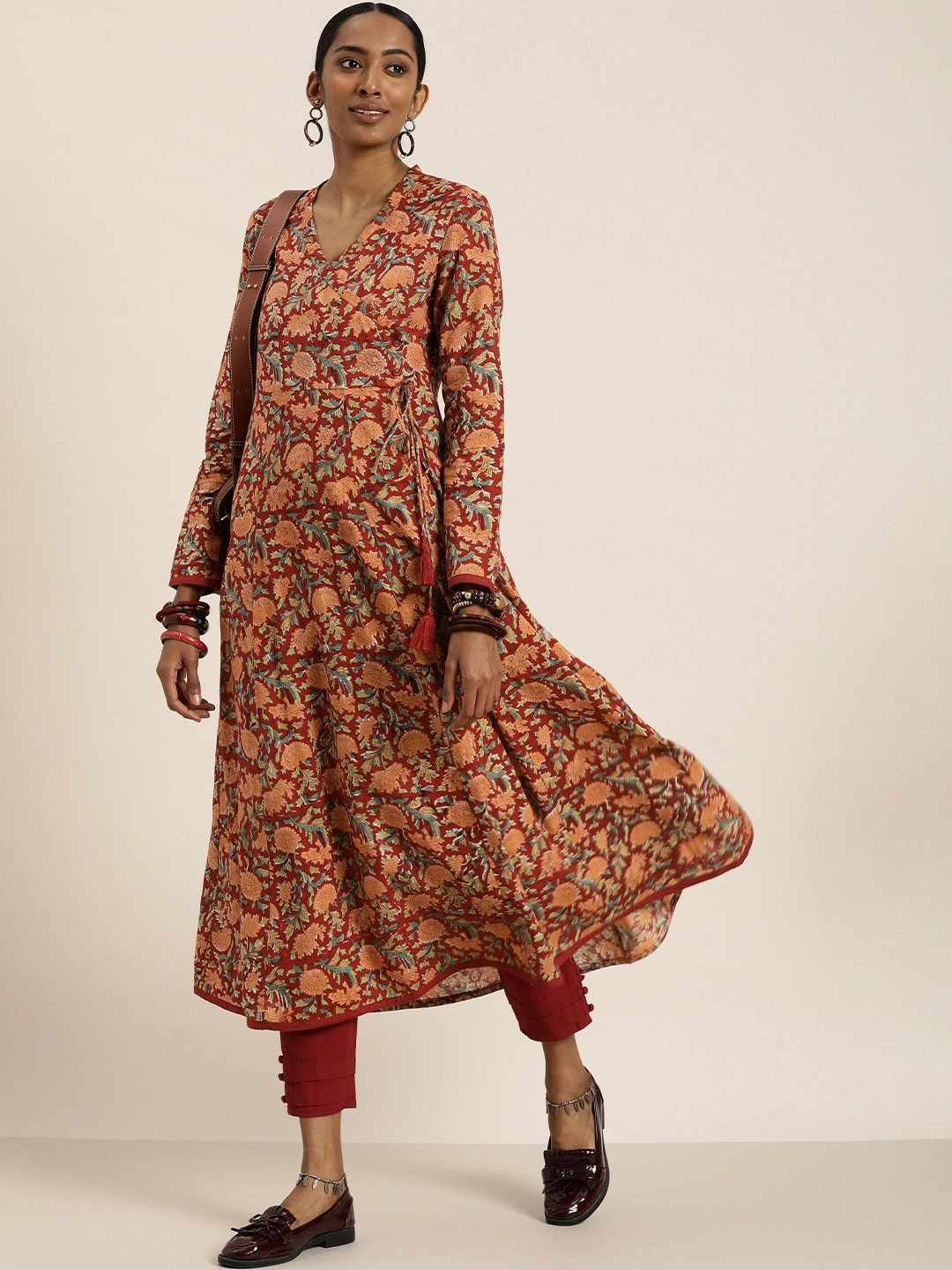 

Taavi Sangeneri Floral Printed Angrakha Kurta, Red