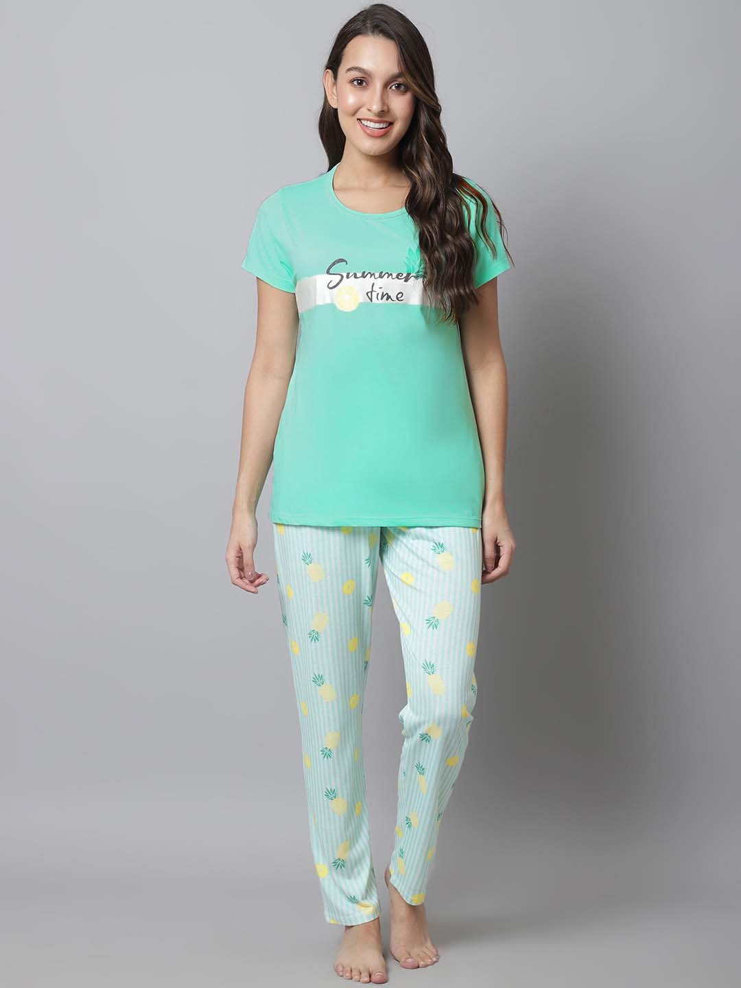 

Kanvin Typography Printed Night Suit, Green