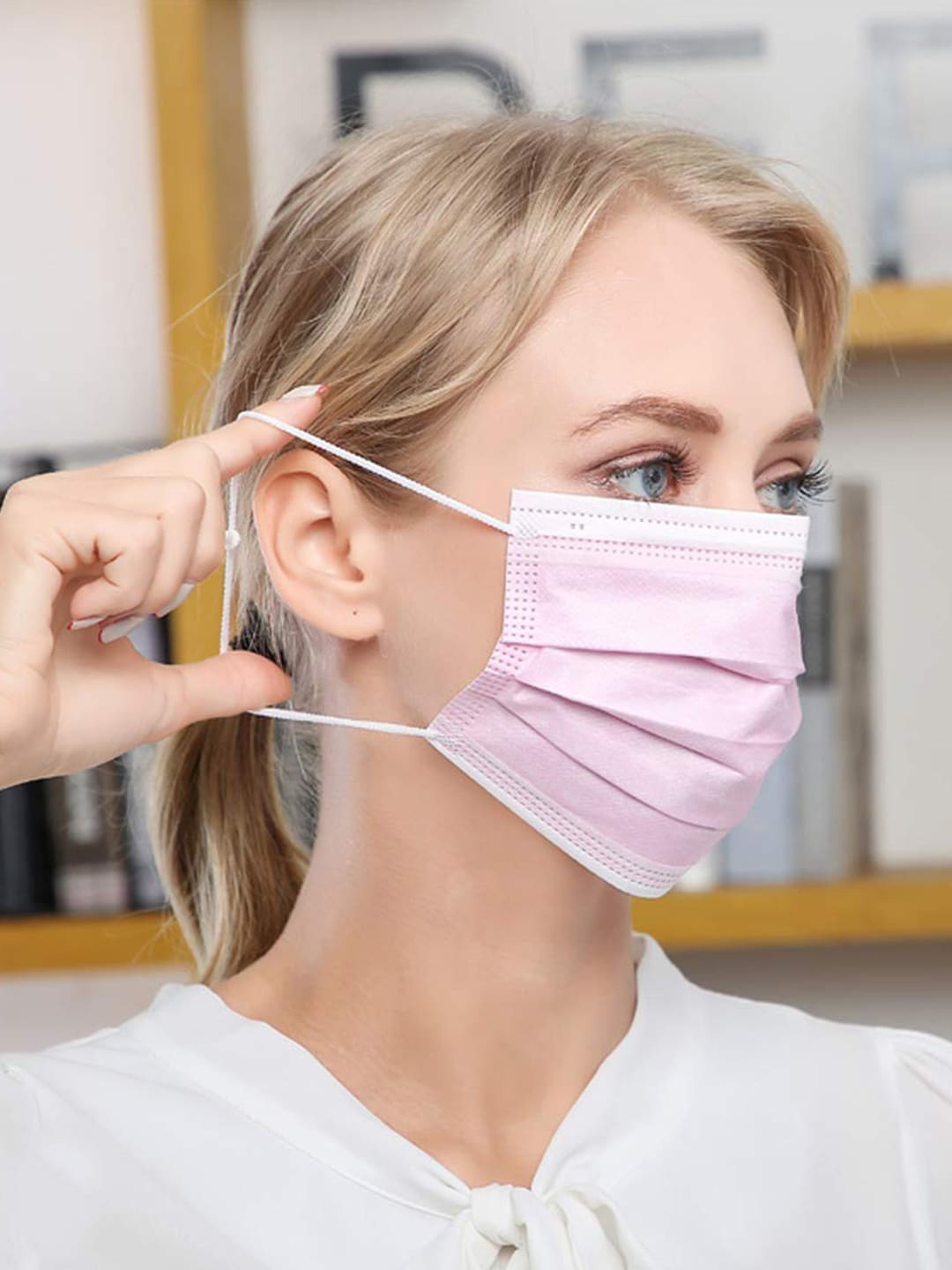 

LONDON FASHION hob Pack Of 100 3-Ply Surgical Face Masks With Nose-Pin, Pink
