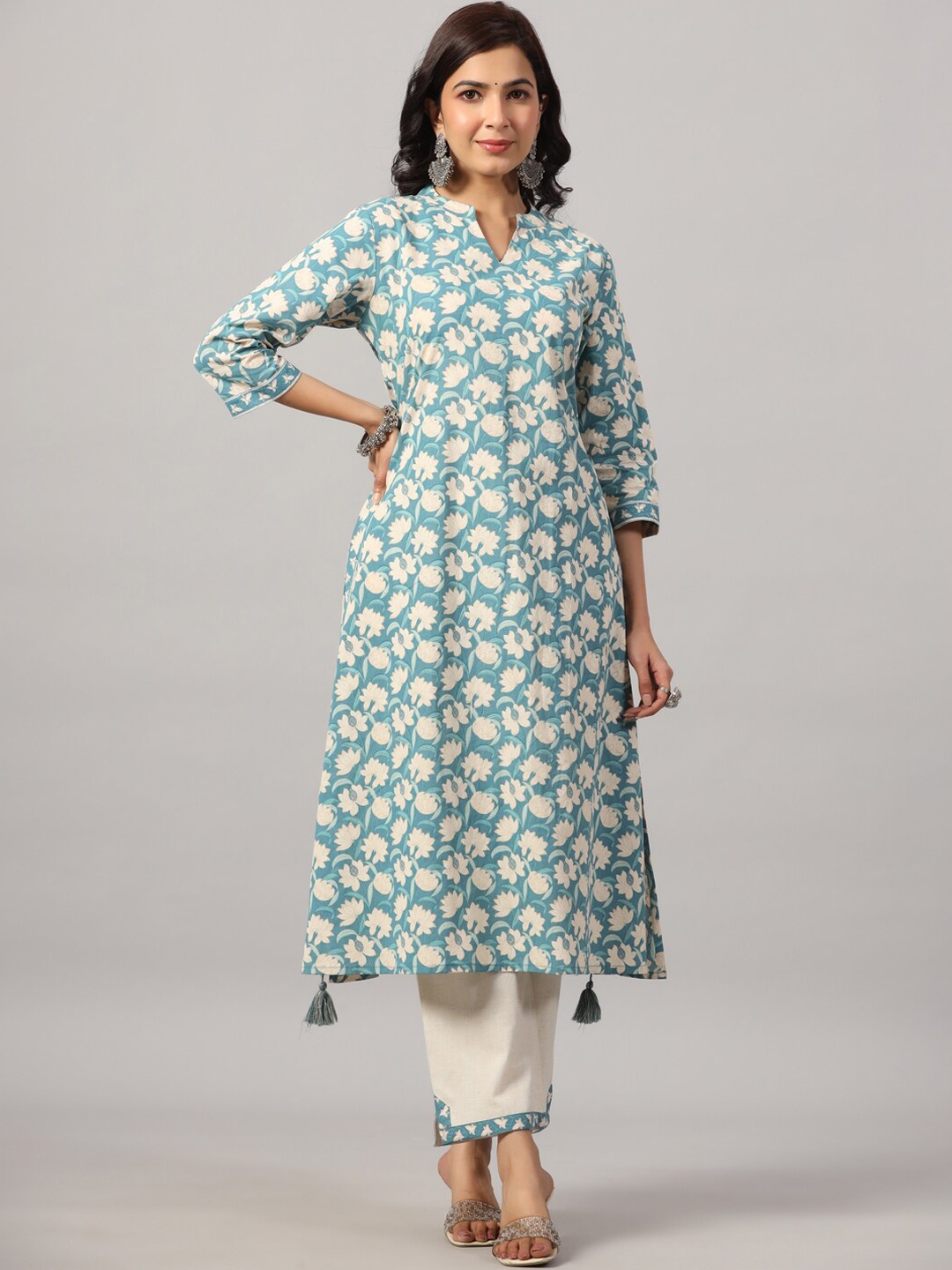 

Do Dhaage Band Collar Floral Printed Pure Cotton A-Line Kurta & Trousers with Tassel, Blue