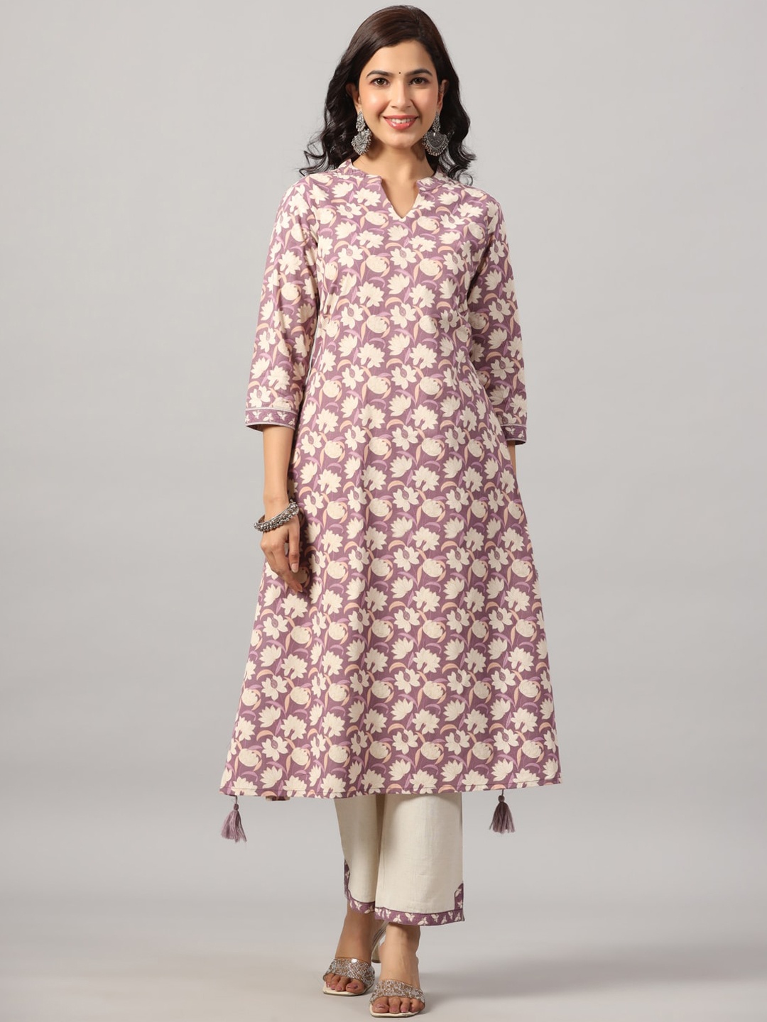 

Do Dhaage Band Collar Floral Printed Pure Cotton A-Line Kurta & Trousers with Tassel, Purple