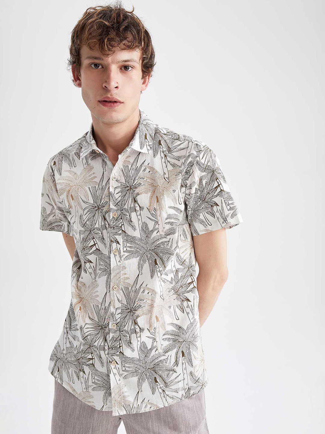 

DeFacto Tropical Printed Casual Shirt, White