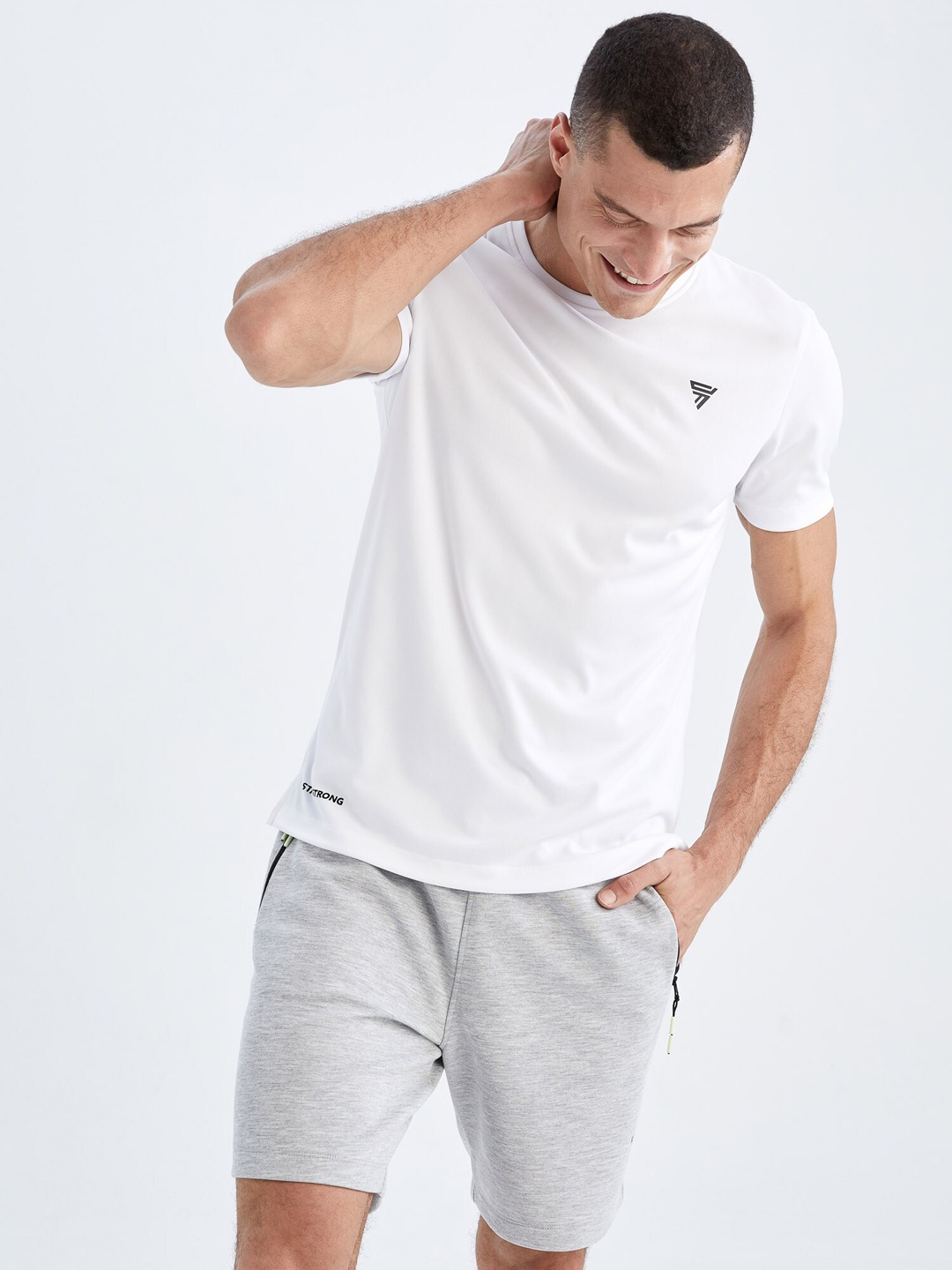 

DeFacto Men Mid-Rise Regular-Fit Shorts, Grey
