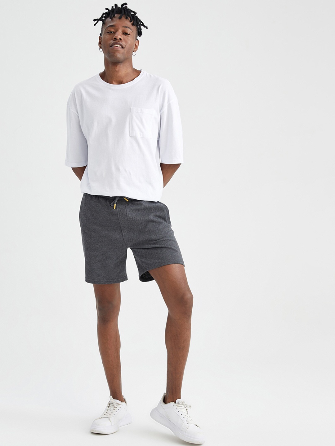 

DeFacto Men Mid-Rise Sports Shorts, Grey