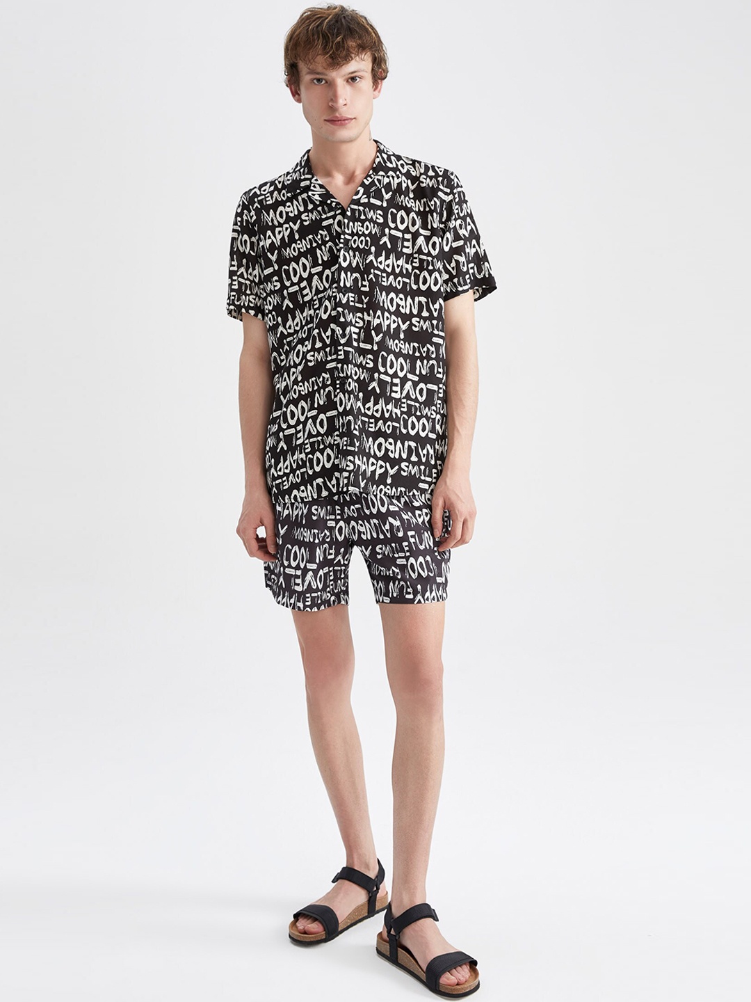 

DeFacto Men Typography Printed Loose Fit Shorts, Black