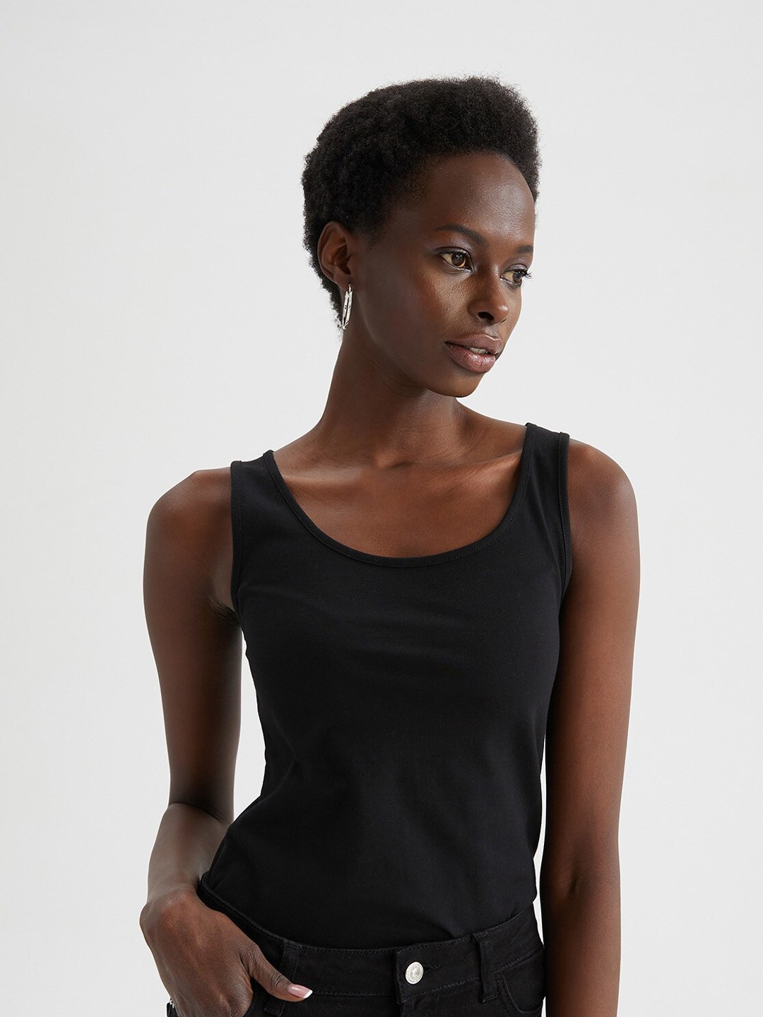 

DeFacto Round Neck Knitted Tank Top, Black