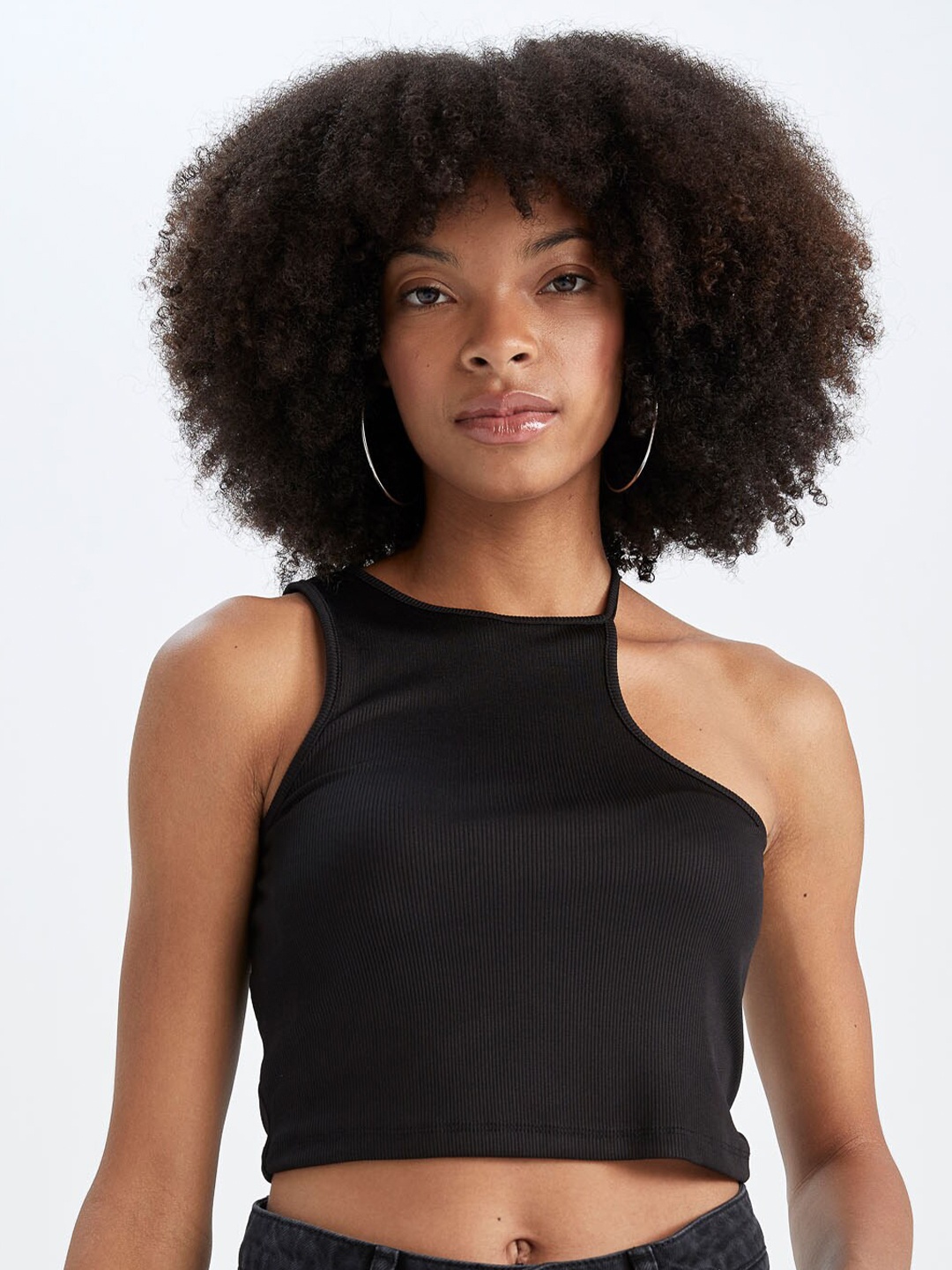 

DeFacto Round Neck Knitted Tank Crop Top, Black